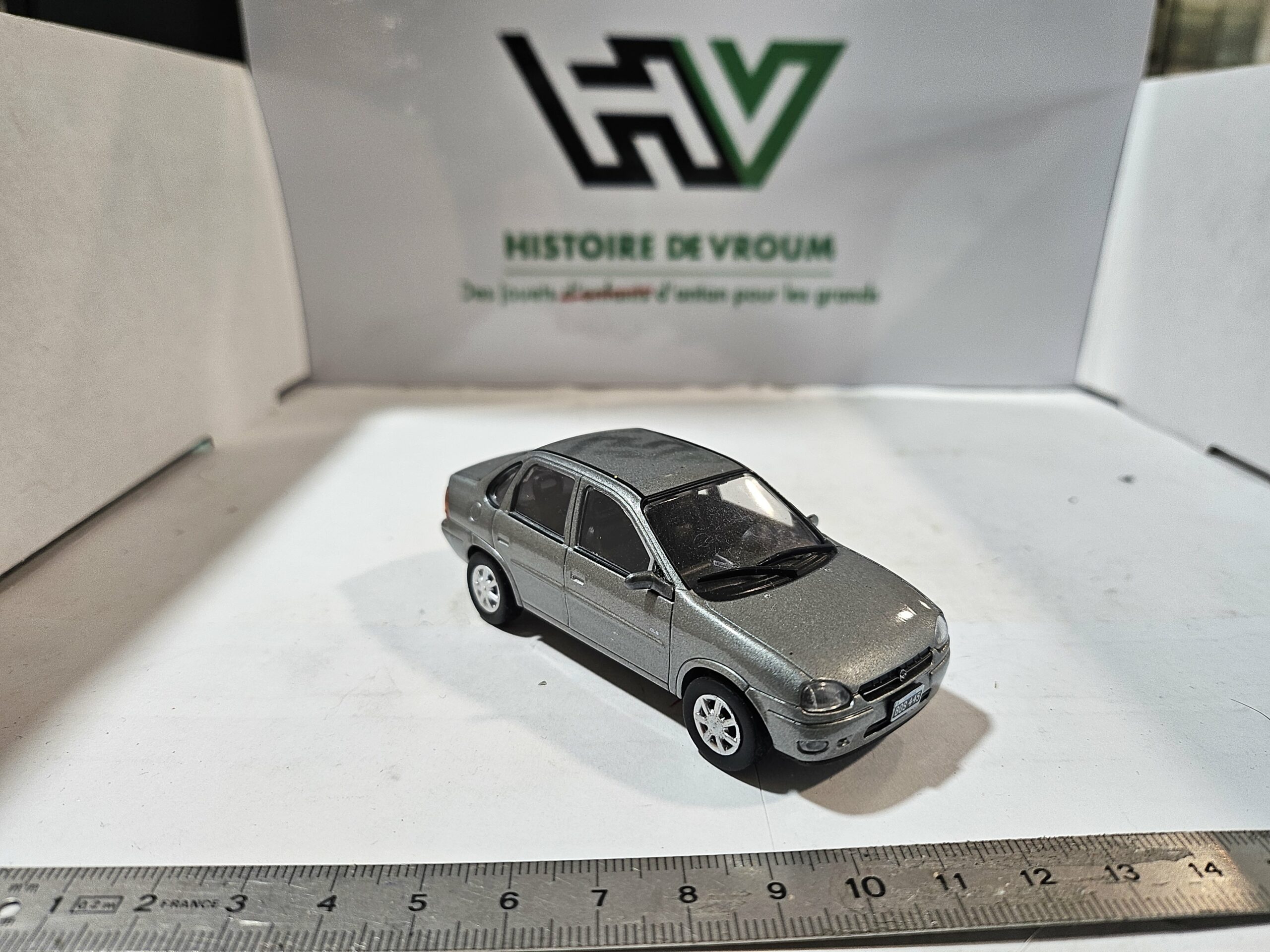 Miniature Chevrolet Corsa GLS 1997 - 1/43 (Équivalent Opel Corsa B) - Collection Presse - Gris Métal – Image 5