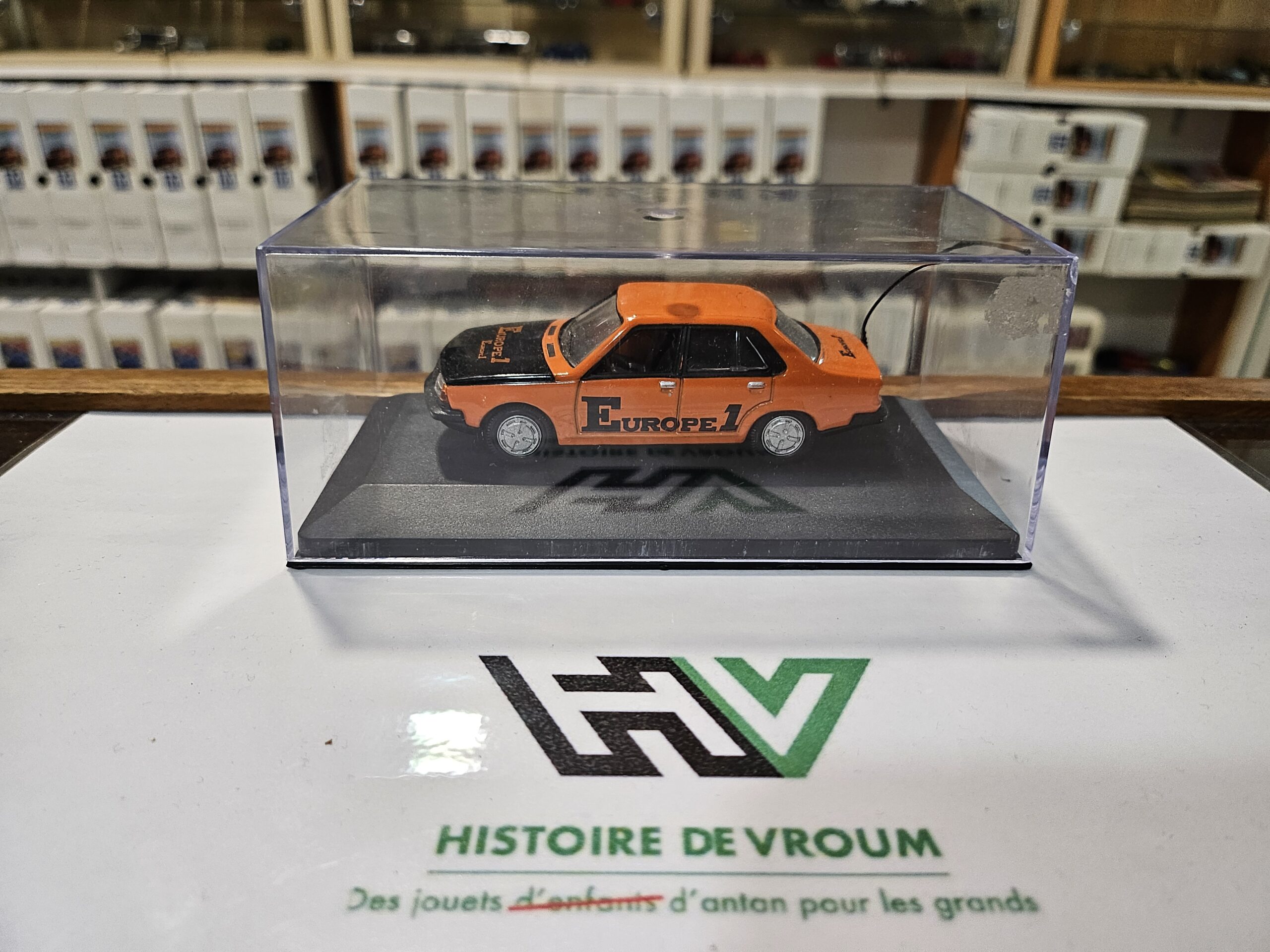 Miniature 1/43 - RENAULT 18 Berline "EUROPE 1" - Tour de France 1979 (Norev / Atlas) Manque 1 feu