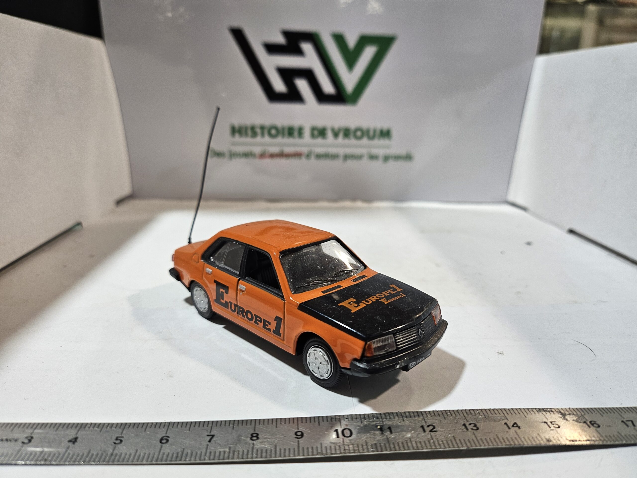Miniature 1/43 - RENAULT 18 Berline "EUROPE 1" - Tour de France 1979 (Norev / Atlas) Manque 1 feu – Image 3