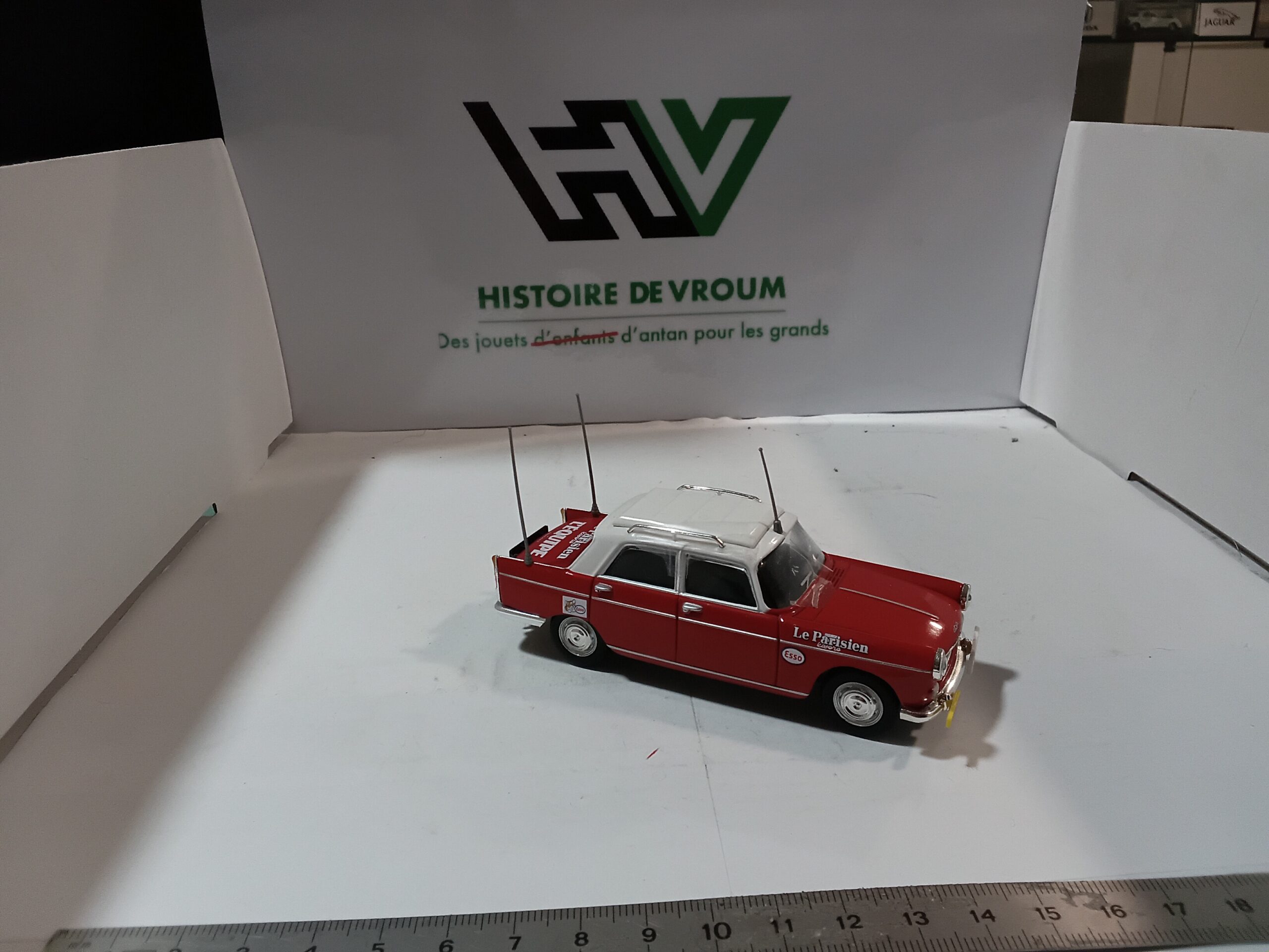 Peugeot 404 L'Équipe Norev 1/43 Rouge – Image 6