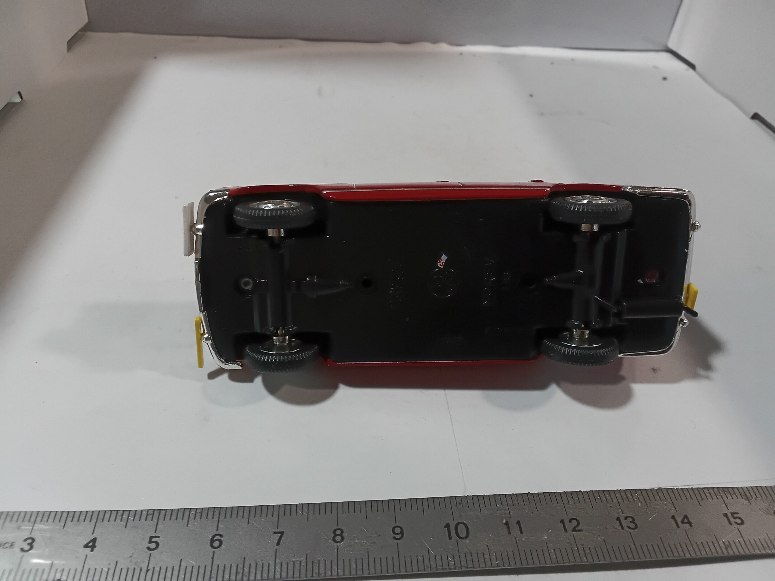 Peugeot 404 L'Équipe Norev 1/43 Rouge – Image 9