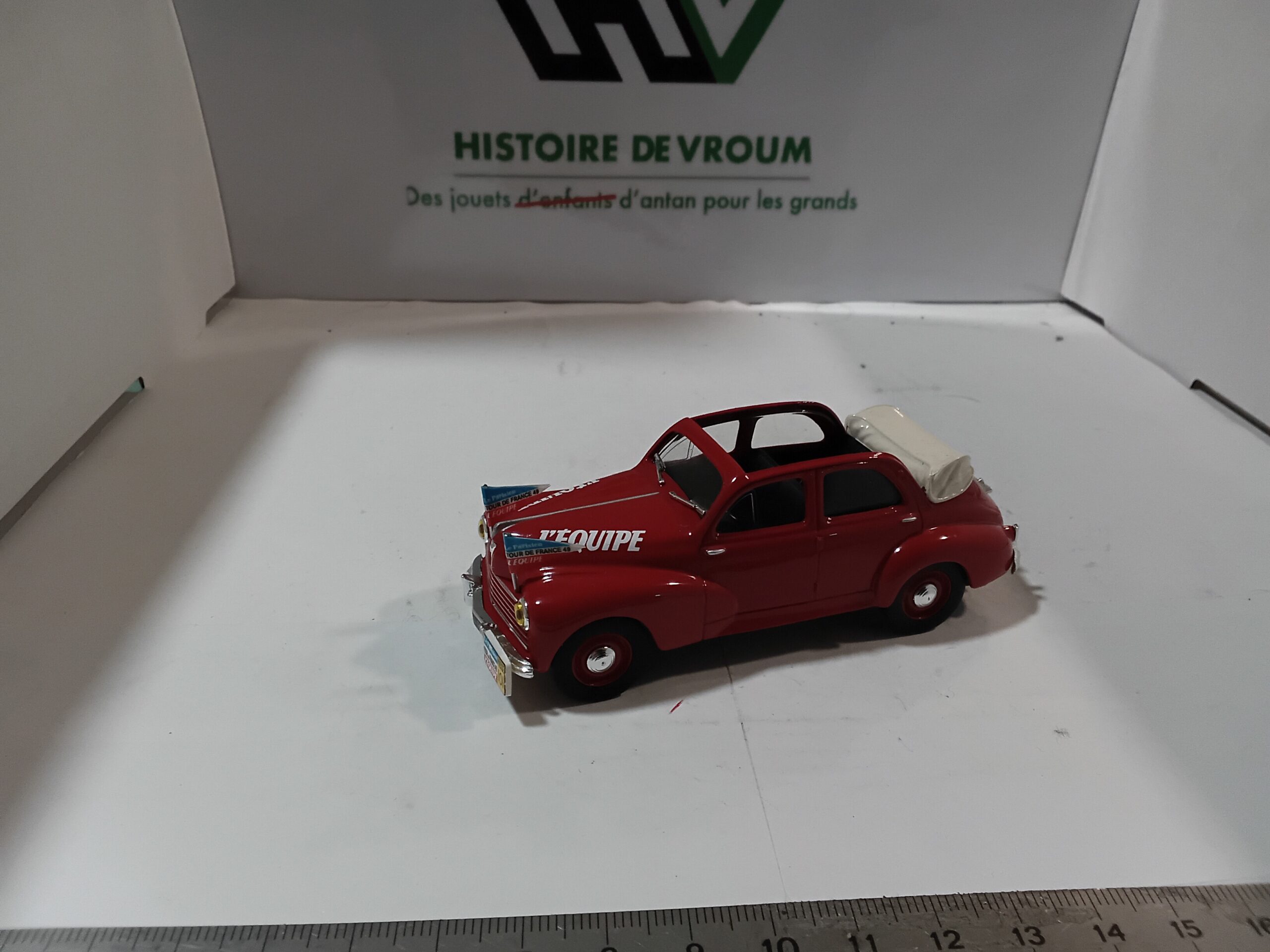Peugeot 203 L'Équipe Norev 1/43 Rouge – Image 6