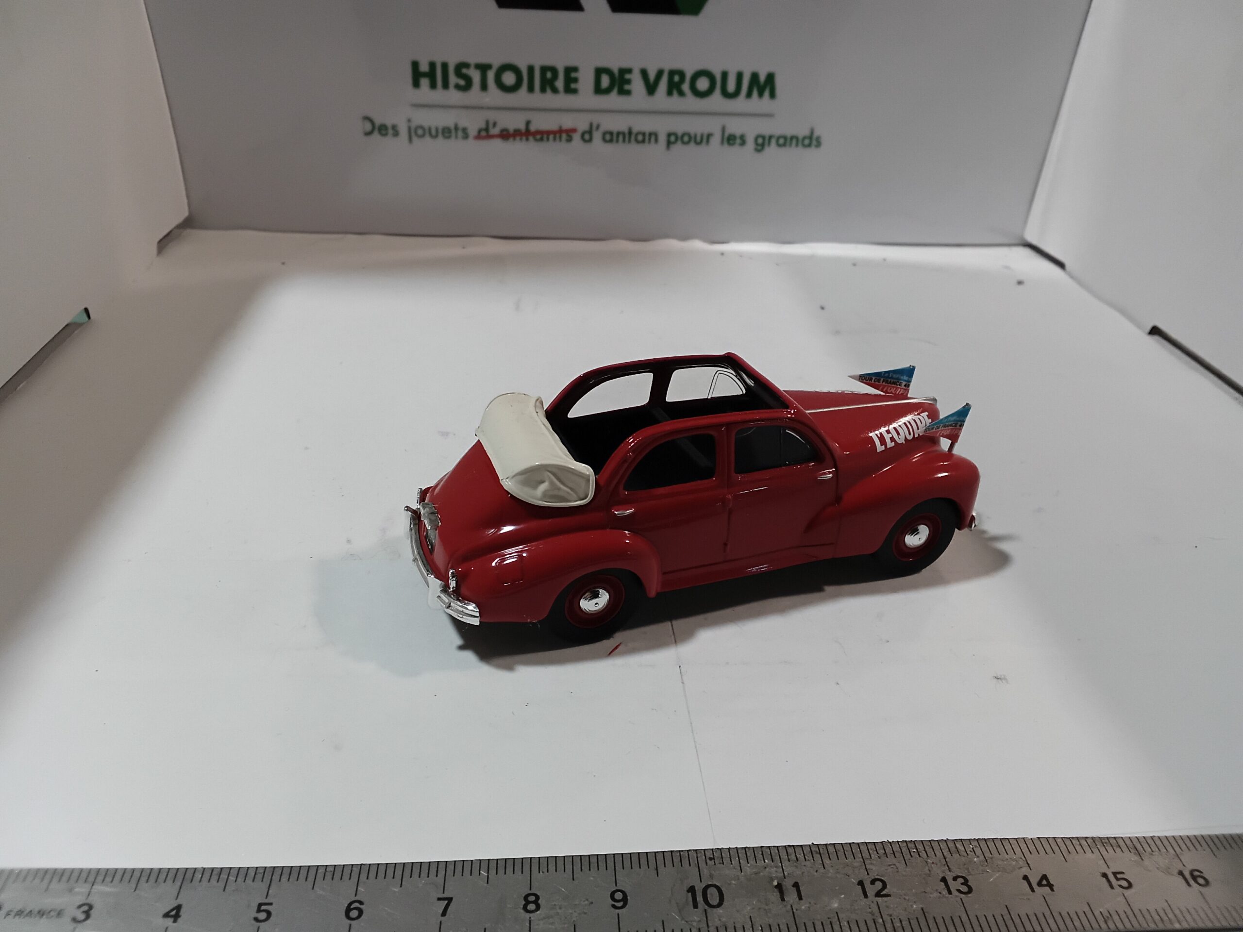 Peugeot 203 L'Équipe Norev 1/43 Rouge – Image 7