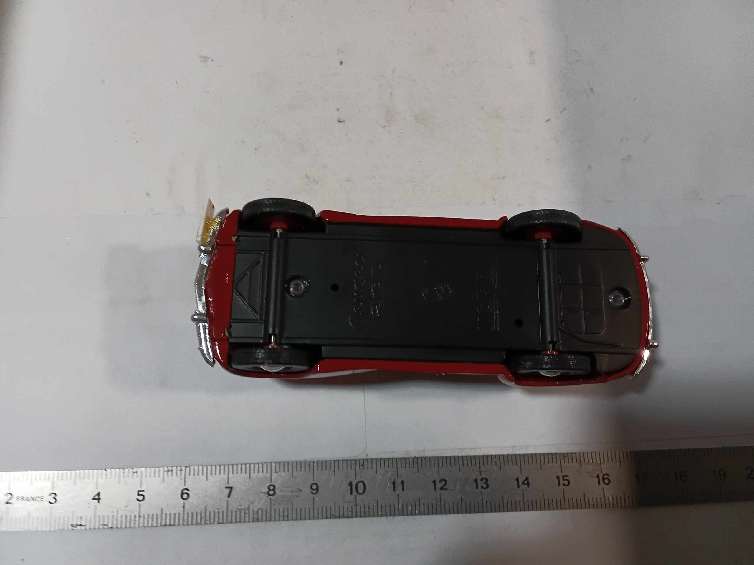 Peugeot 203 L'Équipe Norev 1/43 Rouge – Image 9