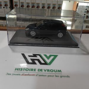 Ford Focus CLX 1/43 Bleu Foncé 1998 ( Manque rétro )