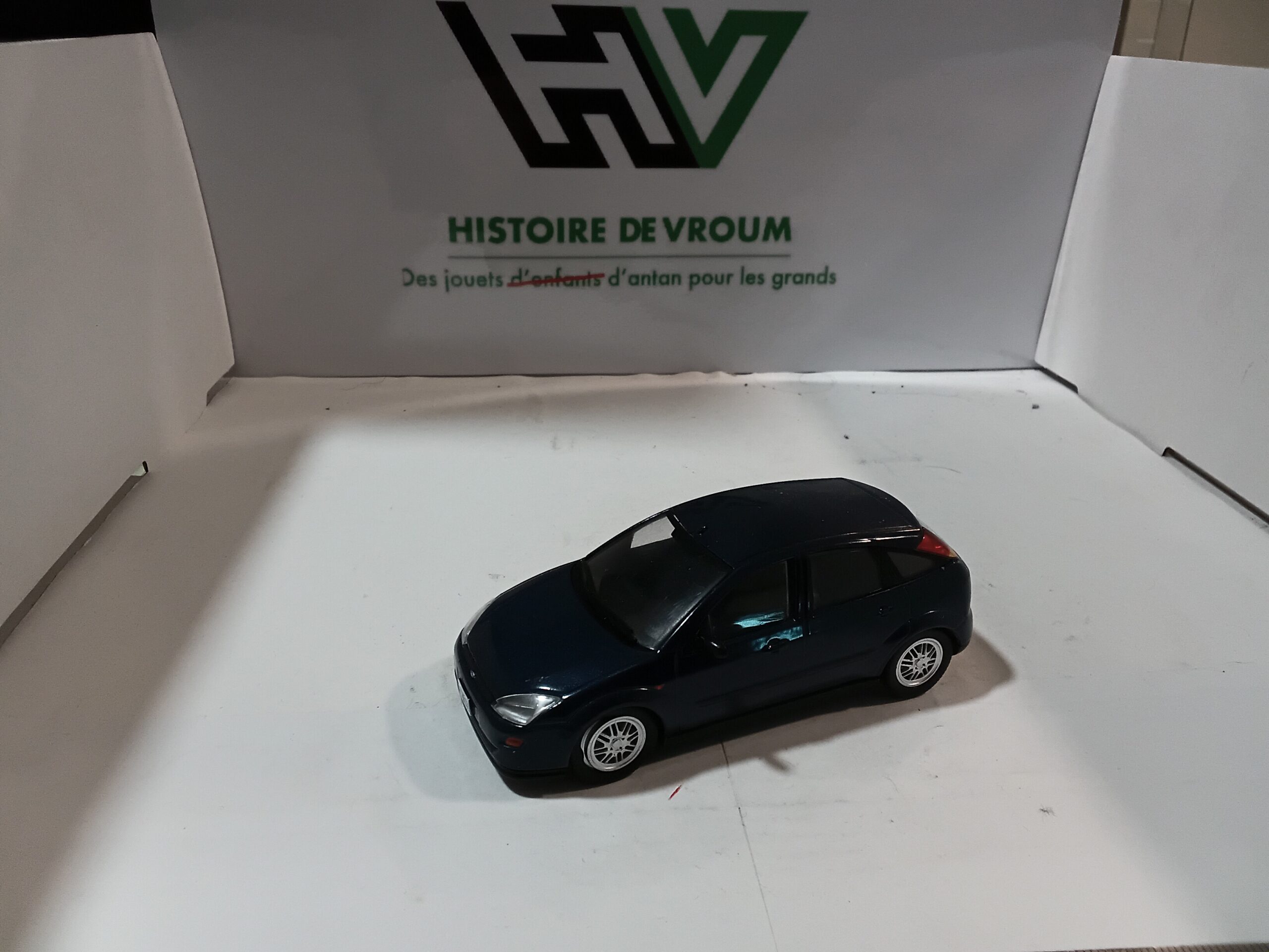 Ford Focus CLX 1/43 Bleu Foncé 1998 ( Manque rétro ) – Image 4