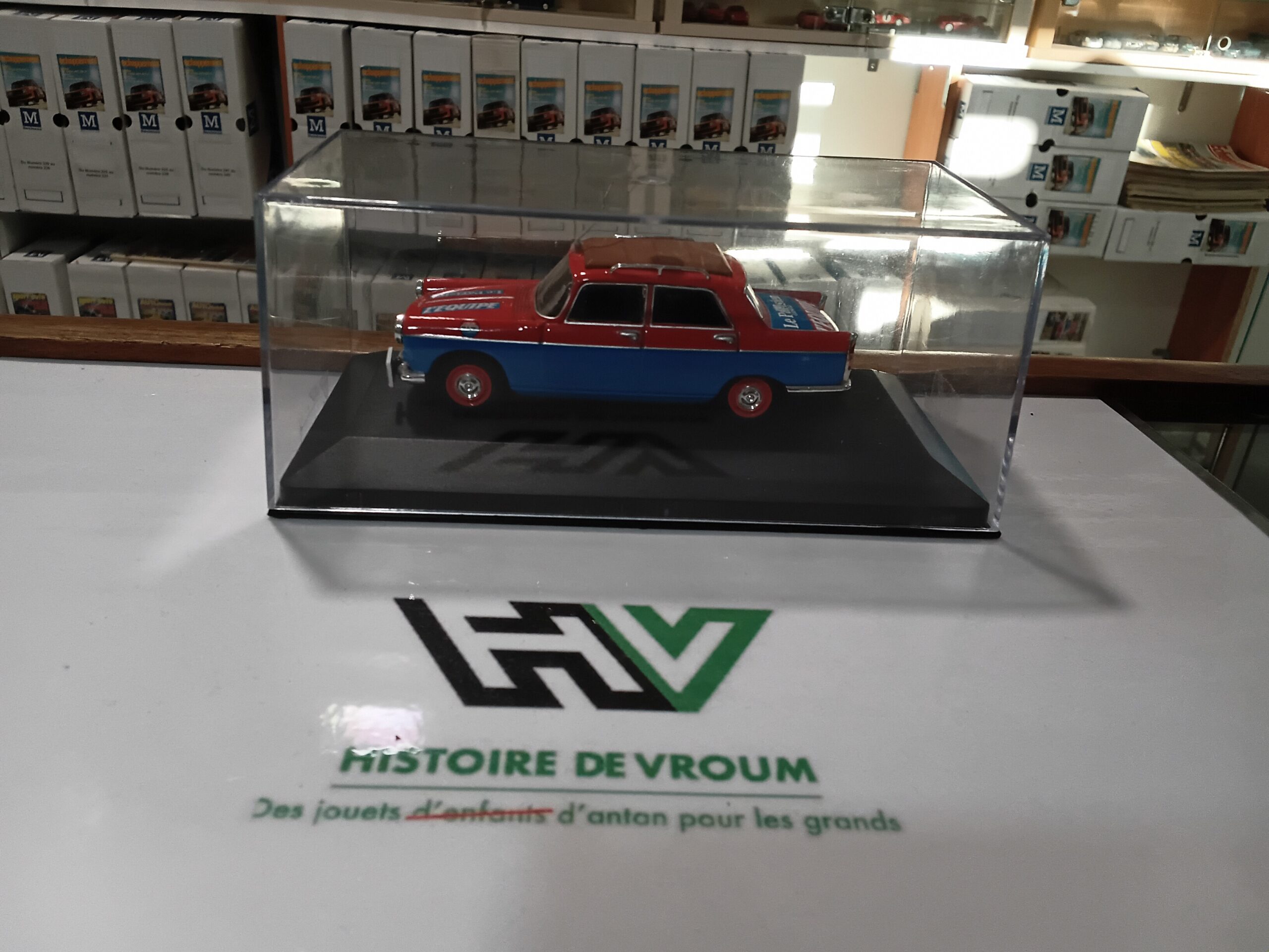 Peugeot 404 L'Équipe Norev 1/43 Rouge/Bleu