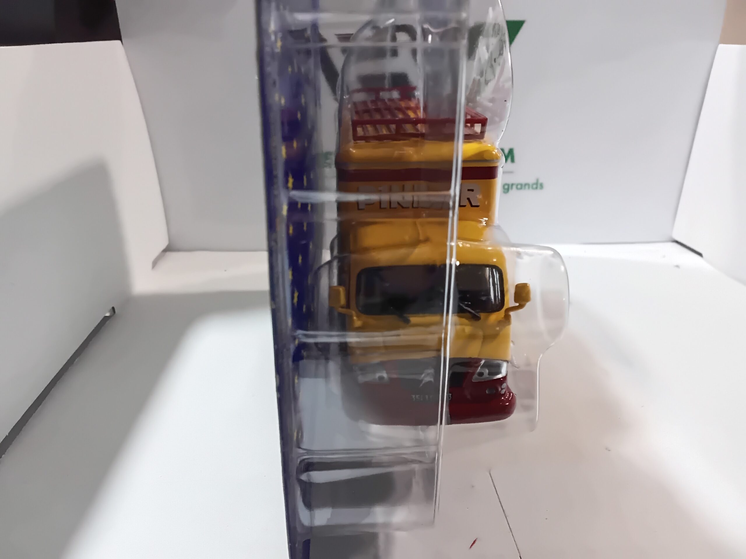 Camion Bar - Cirque Pinder 1/64 Collection – Image 4