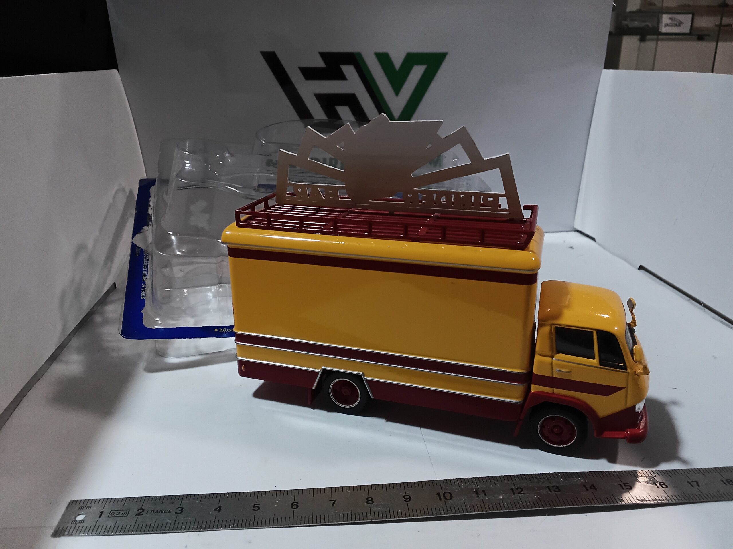 Camion Bar - Cirque Pinder 1/64 Collection – Image 3