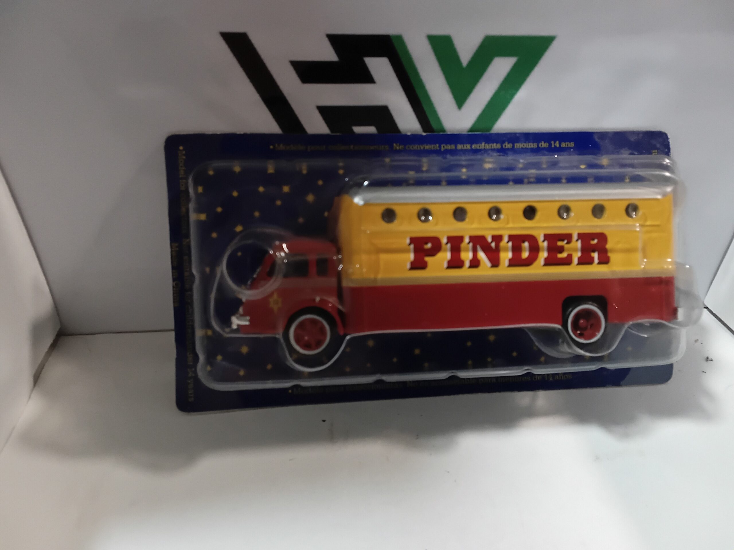 Camion Renault Faineant - Cirque Pinder 1/50 Collection – Image 3