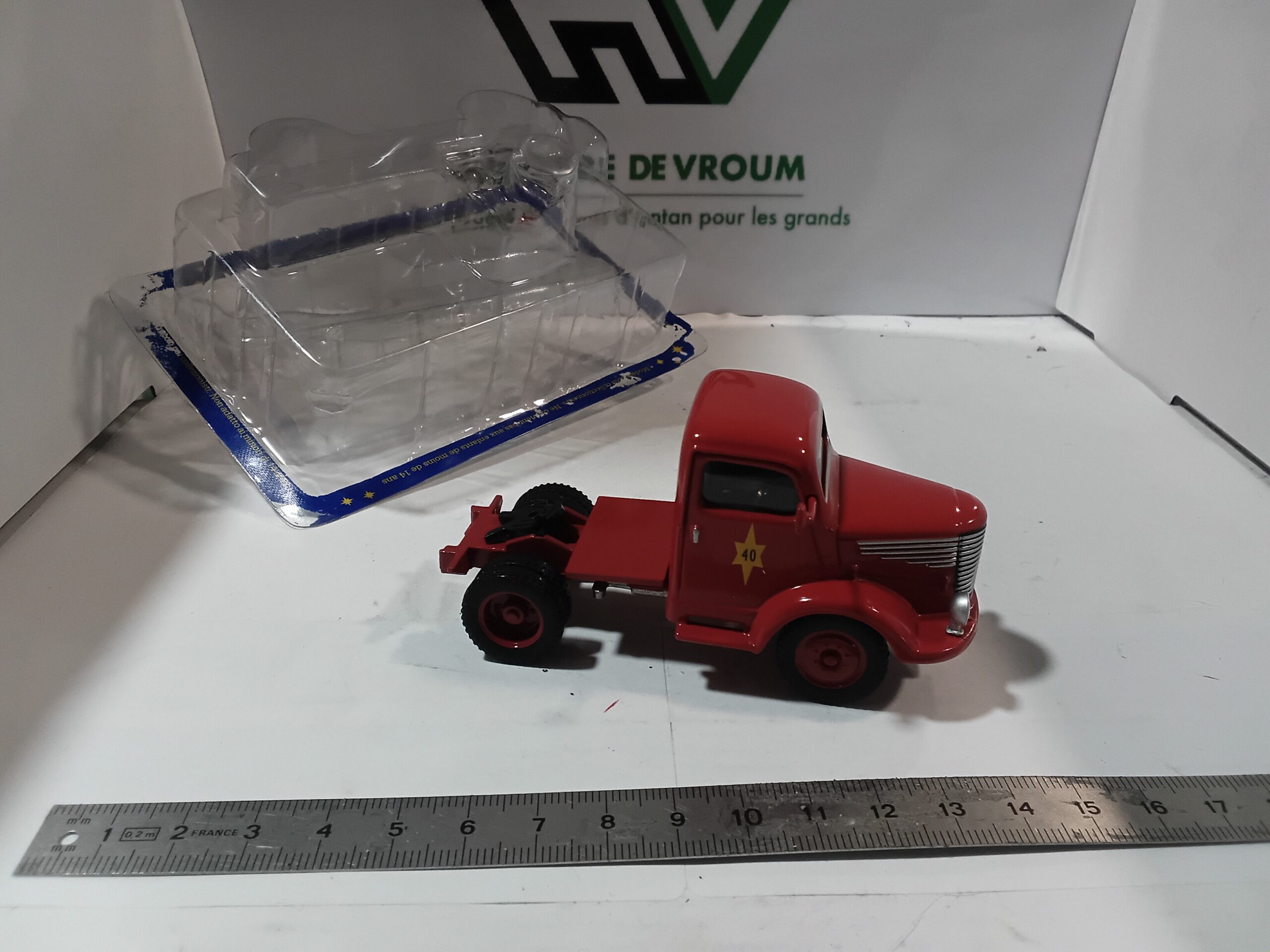 Camion Unic ZU51T Tracteur - Cirque Pinder 1/64 Collection – Image 4
