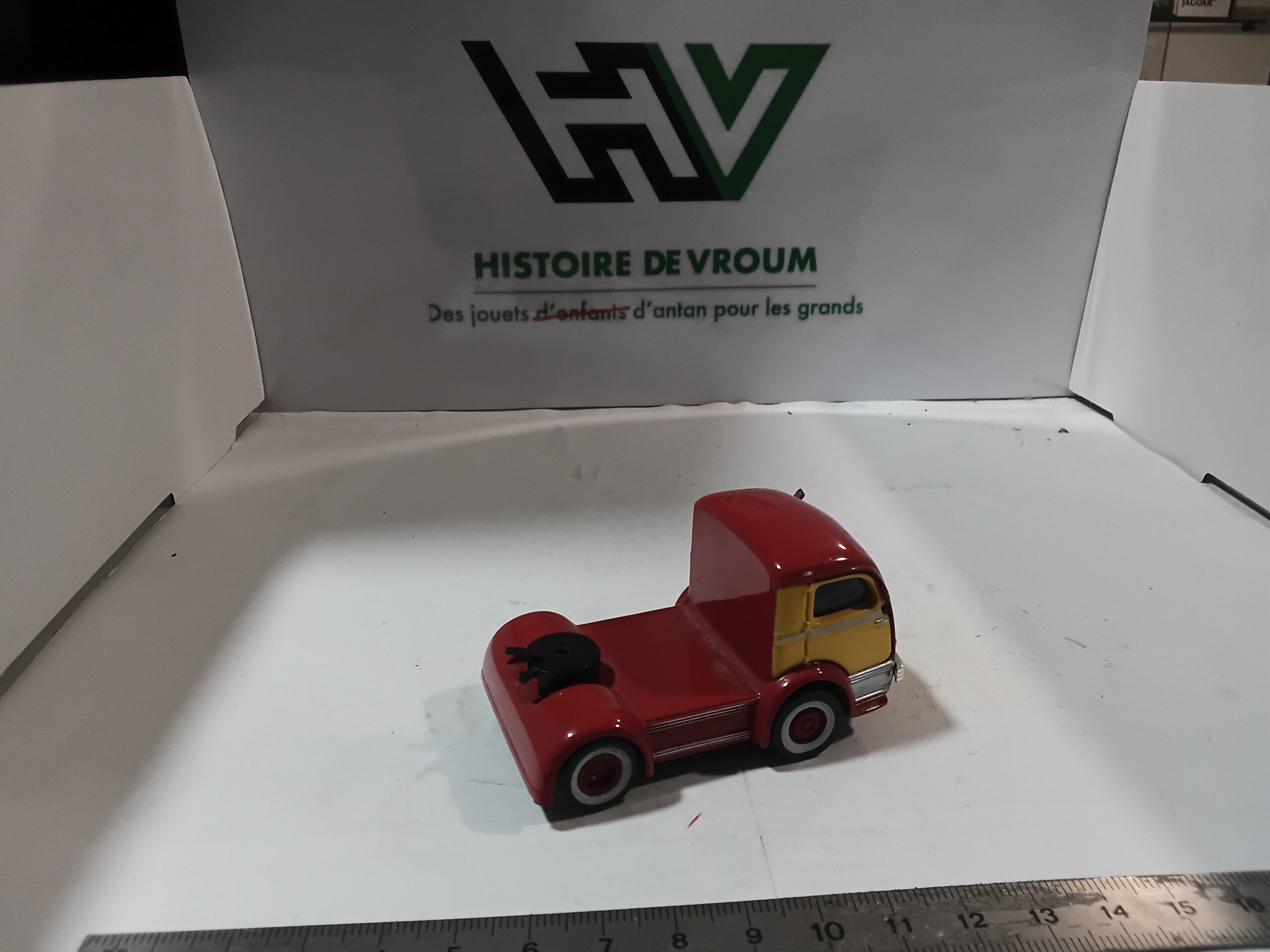 Tracteur semi-remorque Panhard - Cirque Pinder 1/64 Collection – Image 3