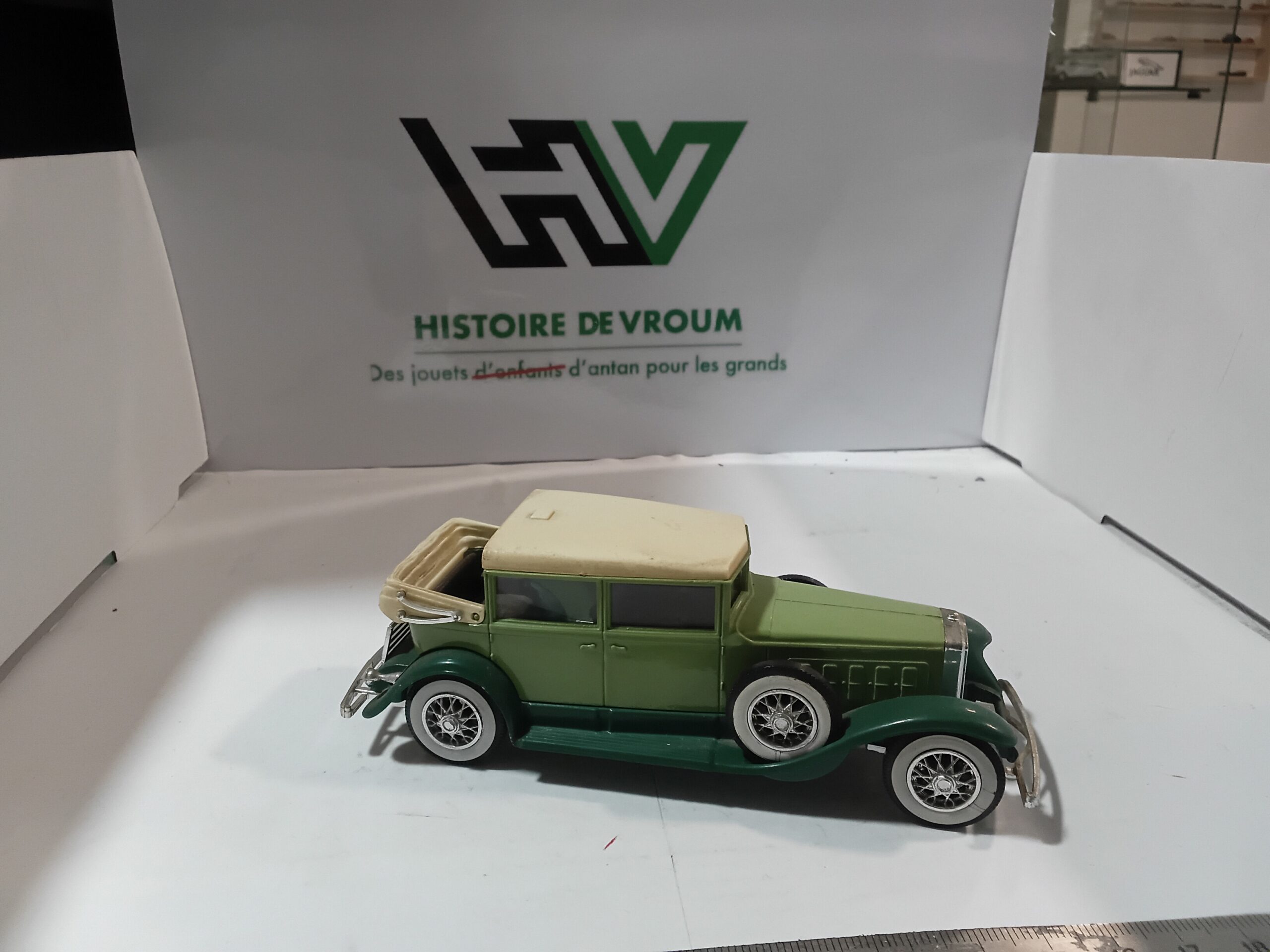 Cadillac V16 1931 "Age d'Or" Verte Solido – Image 5