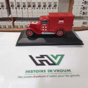 Citroën C4F 1930 Ambulance Solido