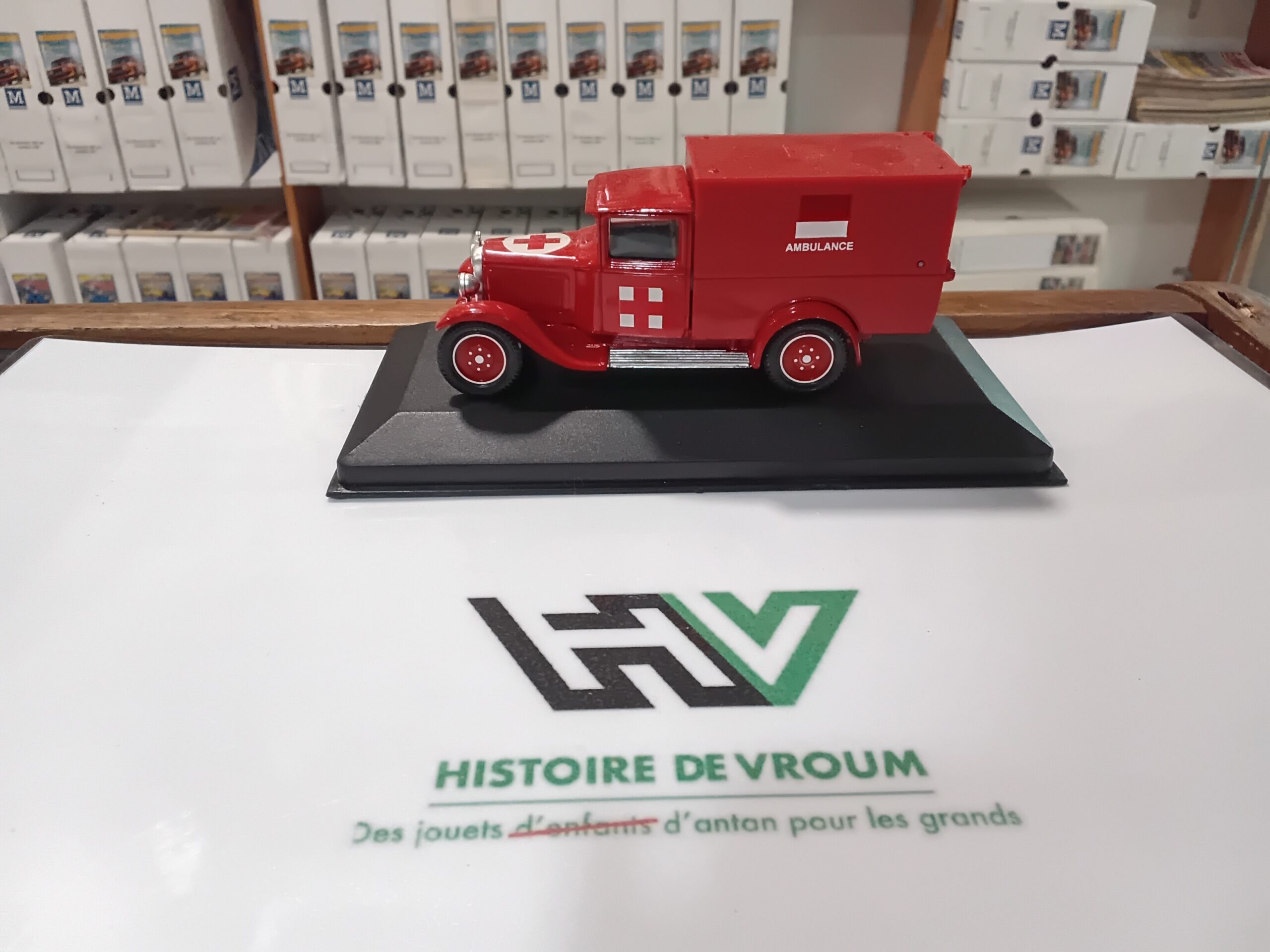 Citroën C4F 1930 Ambulance Solido