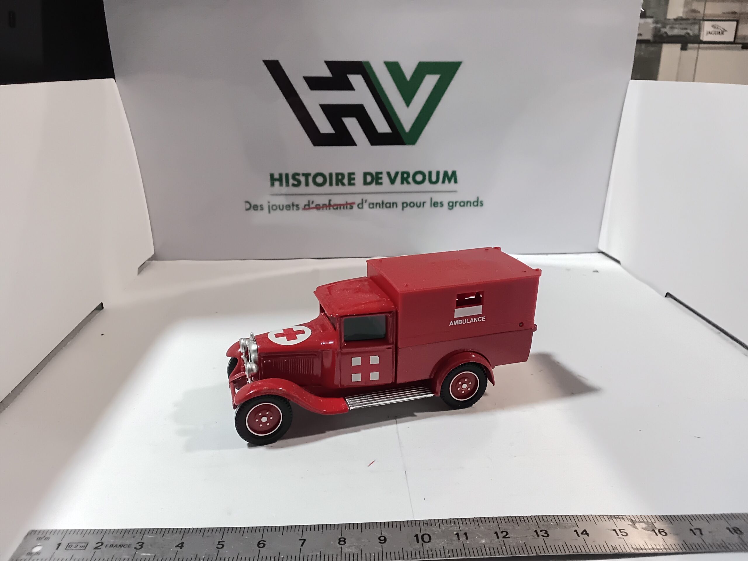 Citroën C4F 1930 Ambulance Solido – Image 6