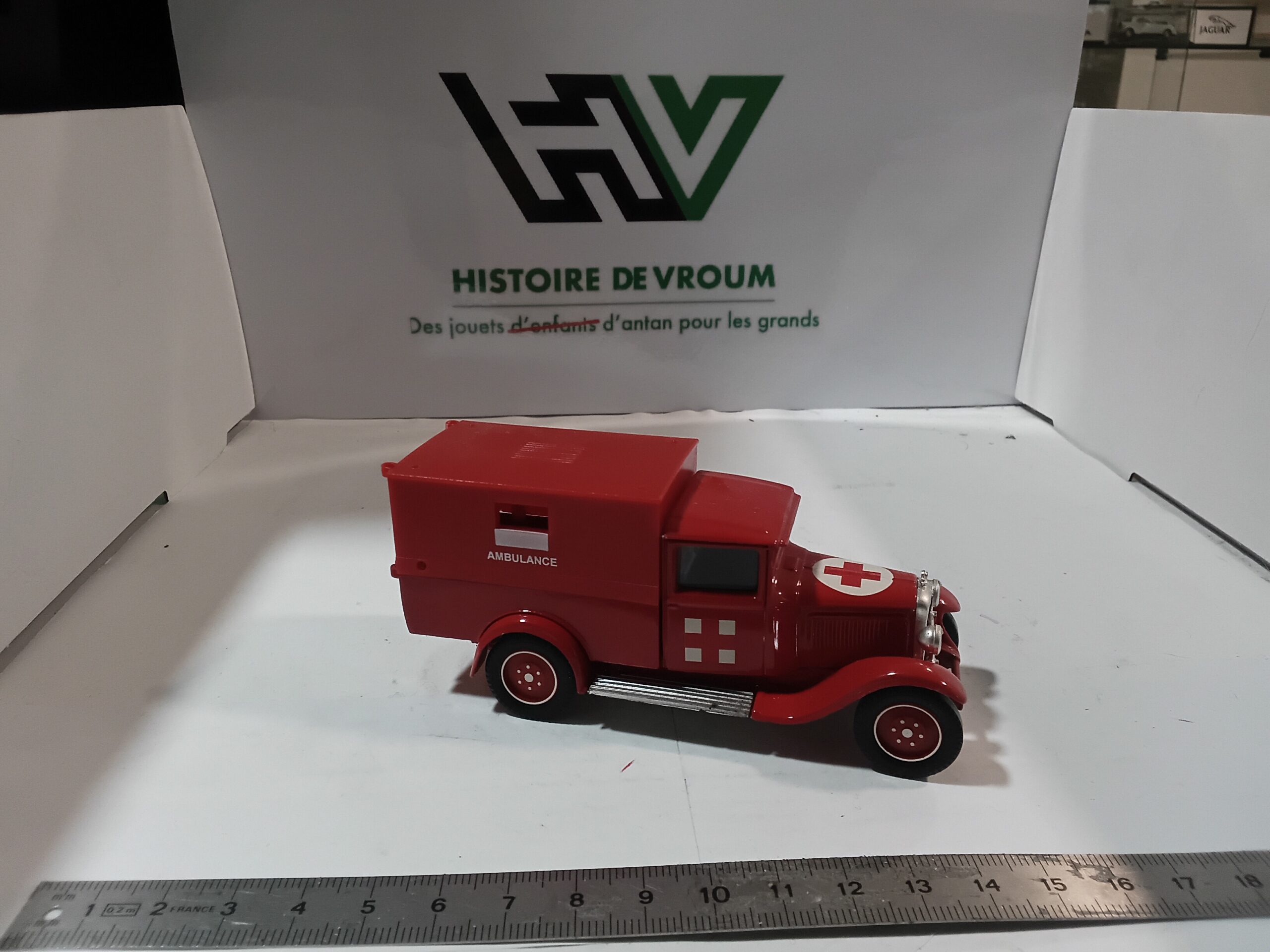 Citroën C4F 1930 Ambulance Solido – Image 7