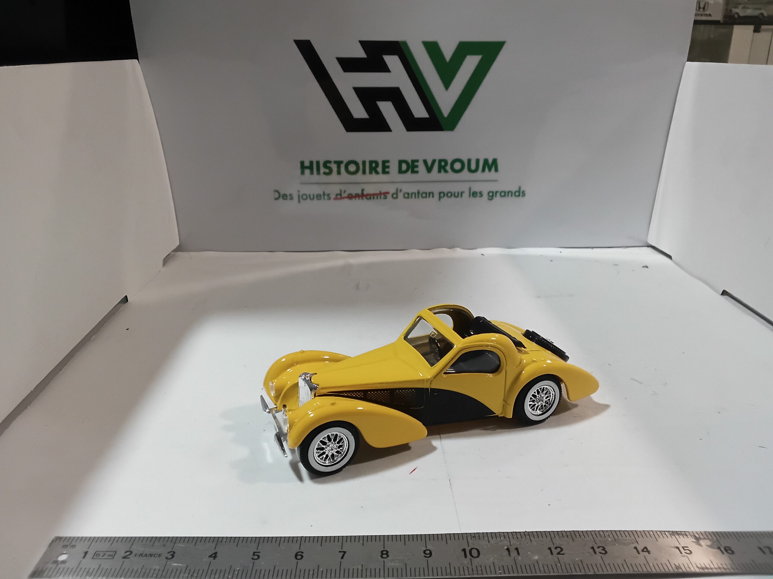 Bugatti 57 S Atalante 1939 n°42 Solido 1/43 Jaune