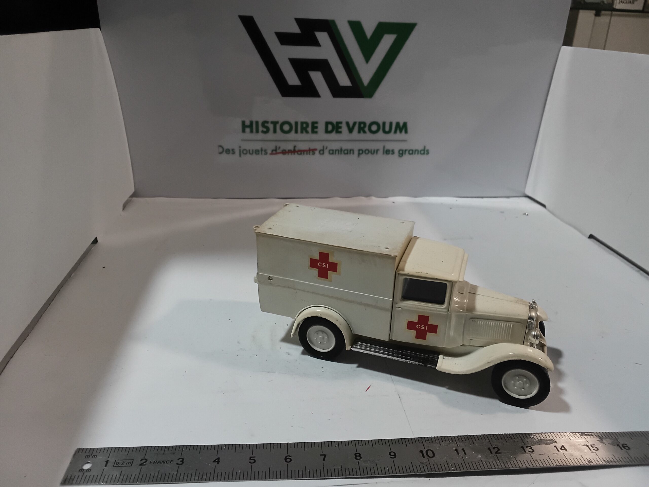 Citroën C4F 1930/50 Ambulance Solido 1/43 Blanche – Image 5
