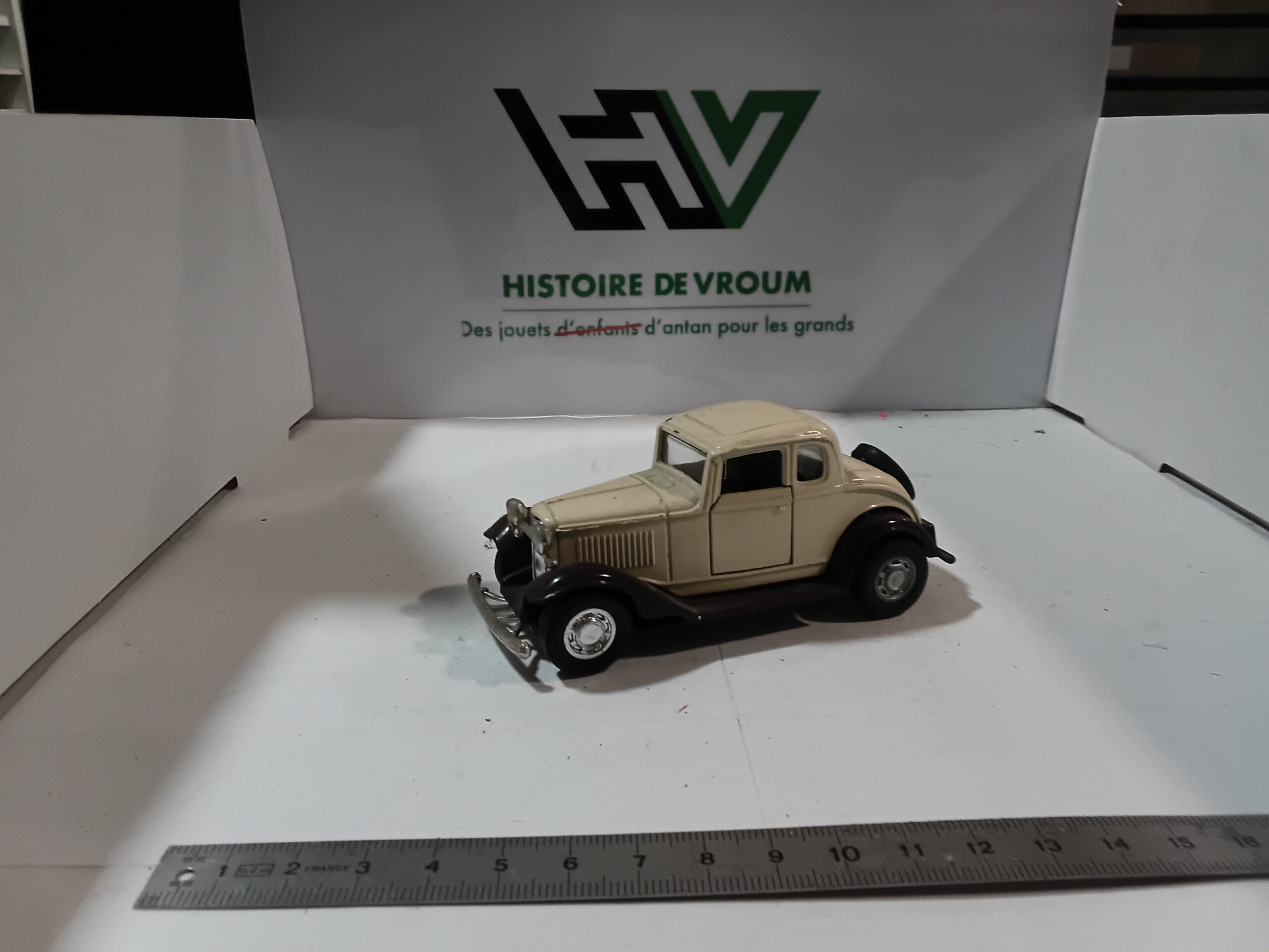 Ford Coupé 32 n°8501 Yatming Beige 1/43 – Image 4