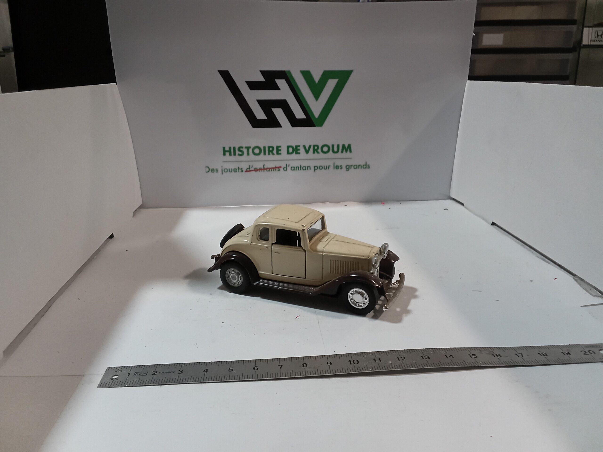 Ford Coupé 32 n°8501 Yatming Beige 1/43 – Image 5