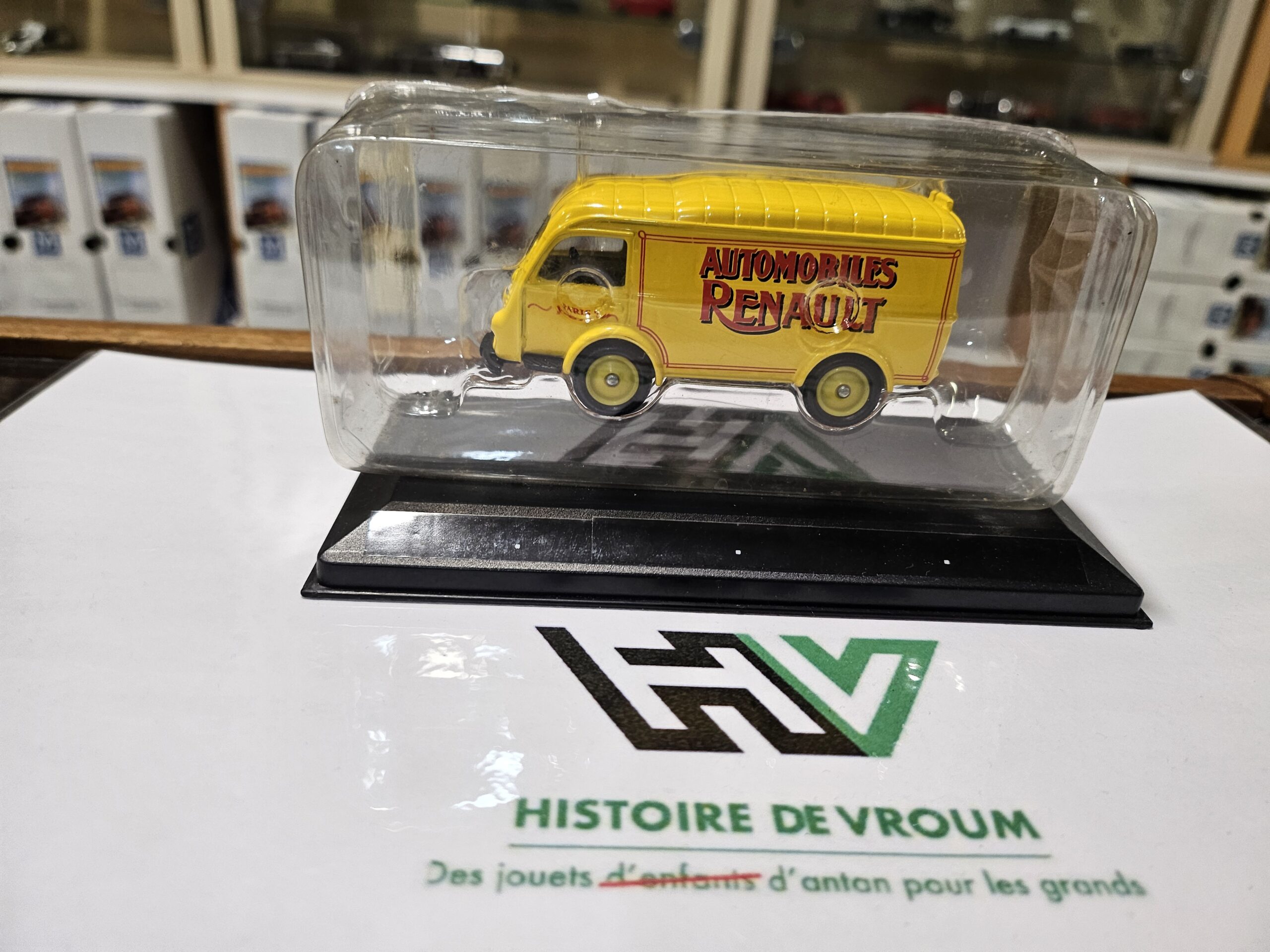 Miniature Lledo Days Gone - Renault 1000 kg "Automobiles Renault" - 1/50