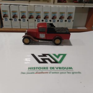 Citroën C4F 1930 Fourgon Rouge "Combustibles bois-Charbons" Solido 1/43