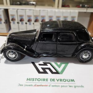 Citroën Traction Avant 15 CV - Bburago 1/24 - Made in Italy (1)