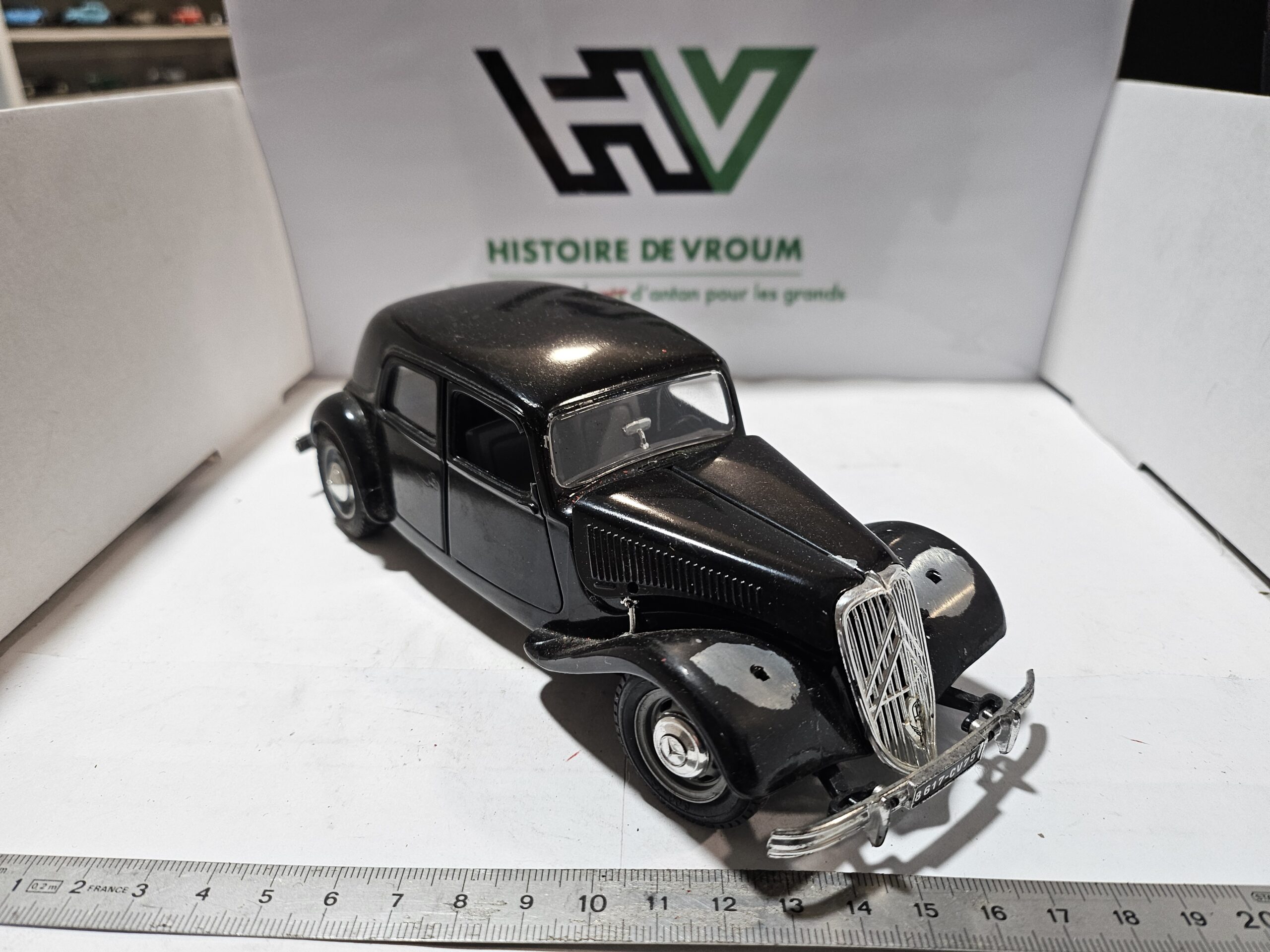 Citroën Traction Avant 15 CV - Bburago 1/24 - Made in Italy (1) – Image 2