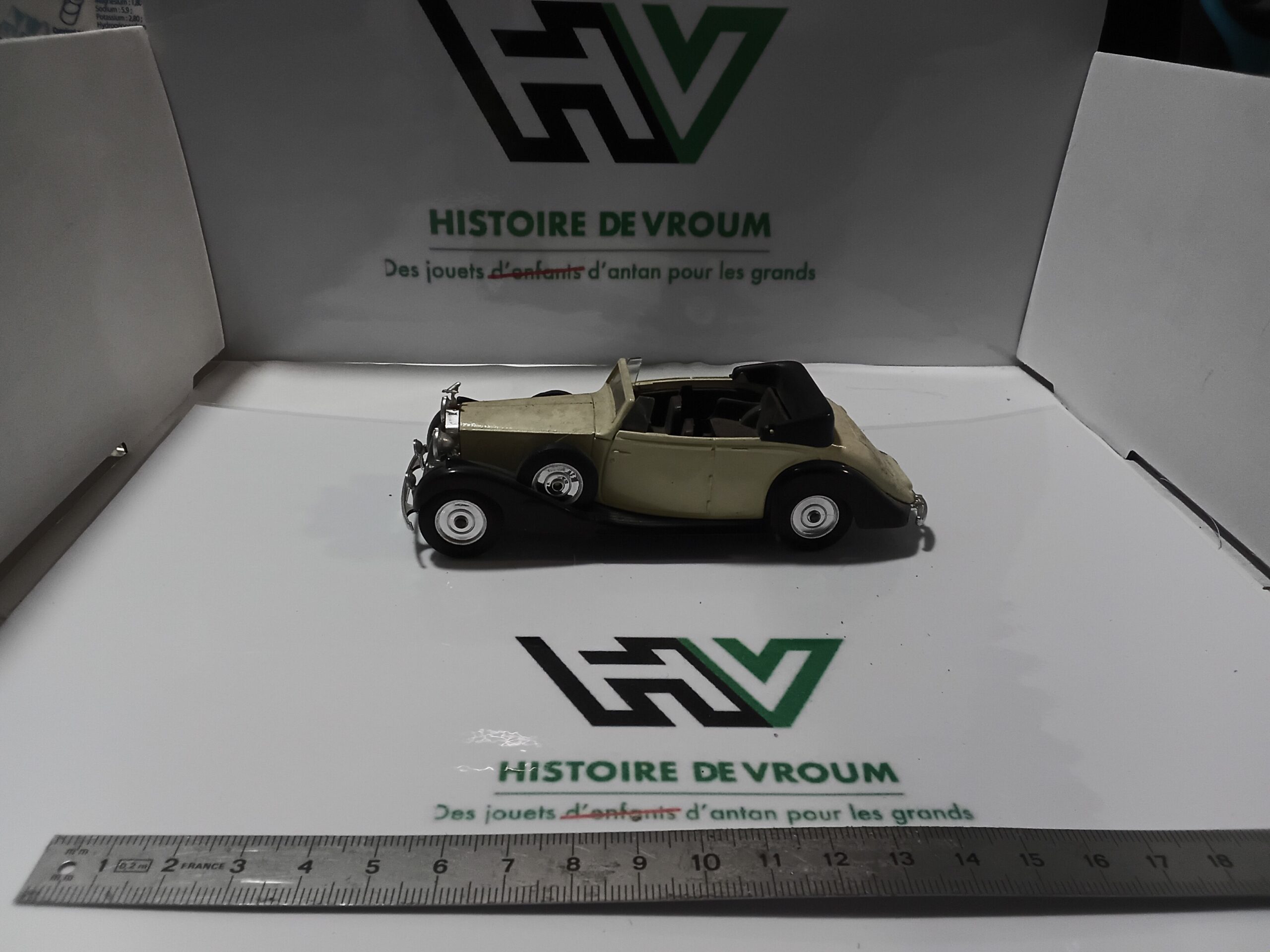 Rolls Royce Phantom 3 1939 n°46 1/43 Beige Solido