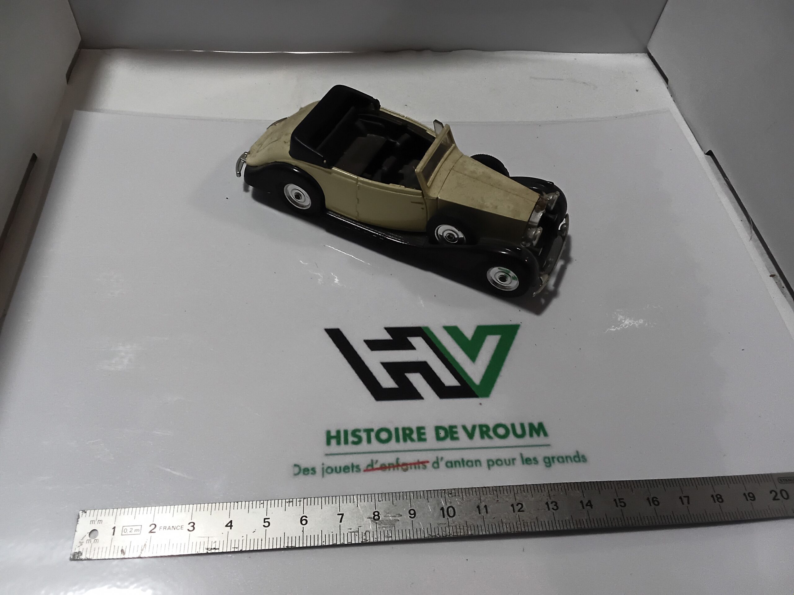 Rolls Royce Phantom 3 1939 n°46 1/43 Beige Solido – Image 6