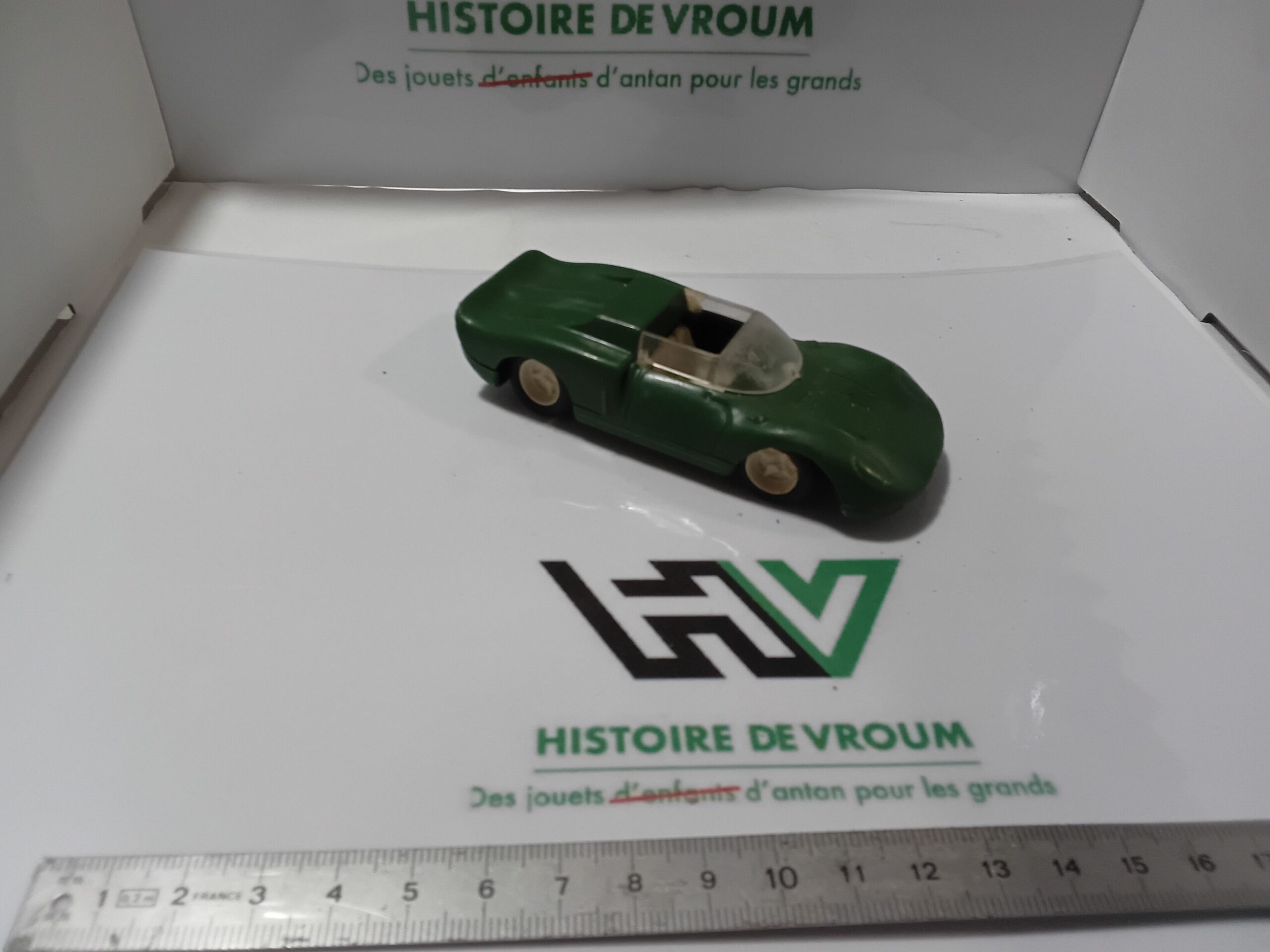 Maquette Plastique Ferrari 330 P2 Verte – Image 5
