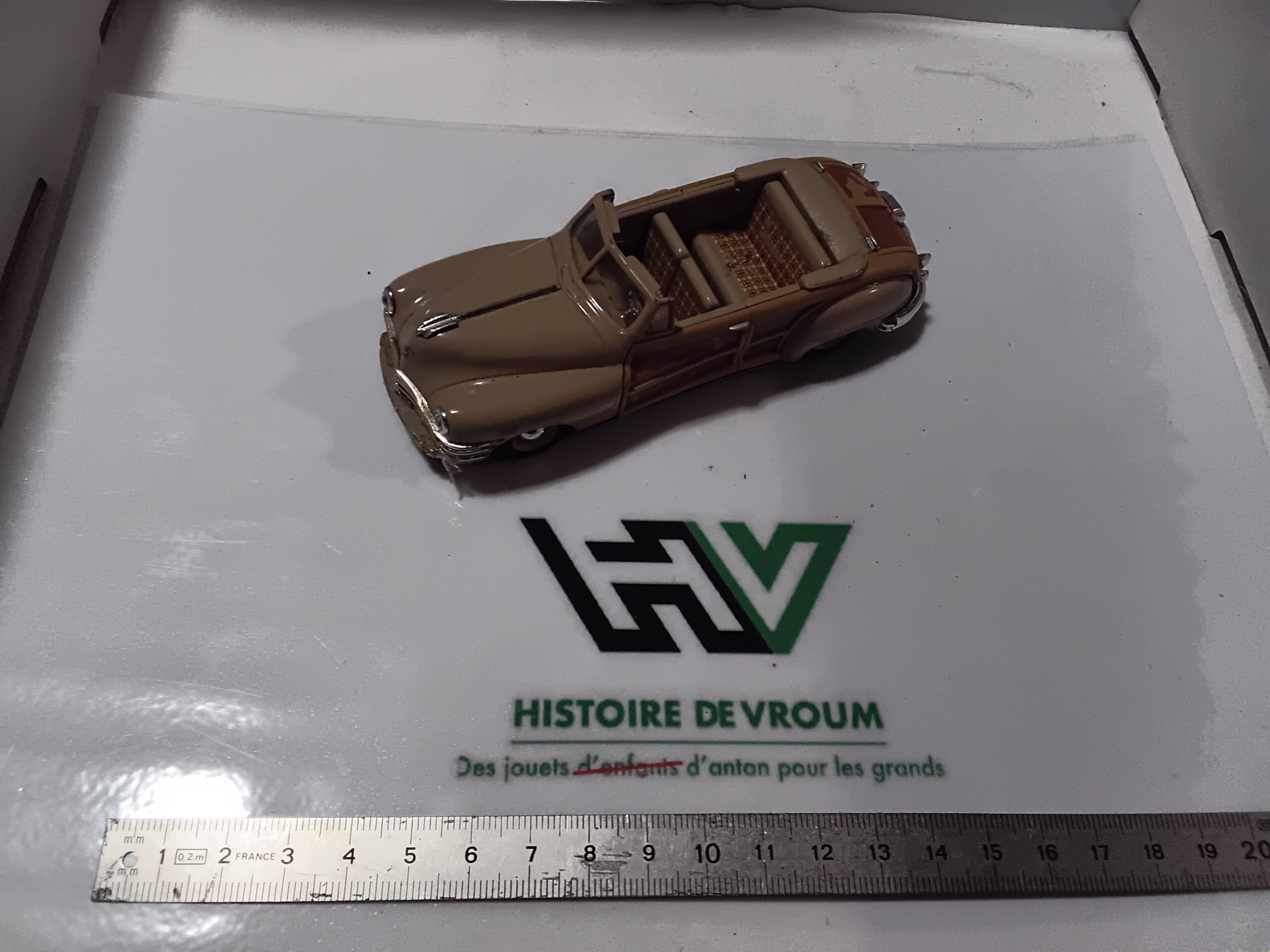 Matchbox Chrysler Town and Country 1/43 Dinky ( peinture qui s'effrite ) – Image 5