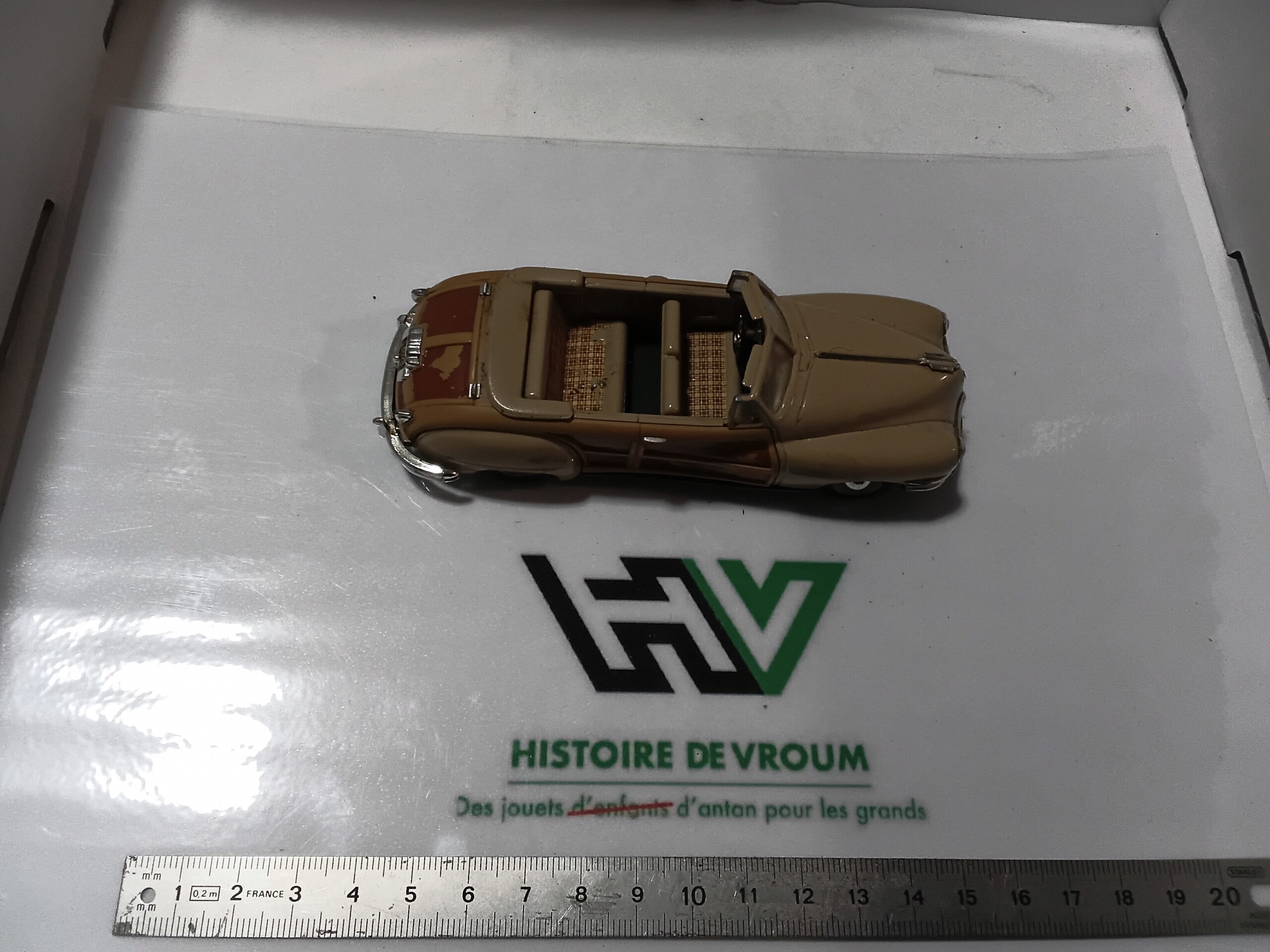 Matchbox Chrysler Town and Country 1/43 Dinky ( peinture qui s'effrite ) – Image 7