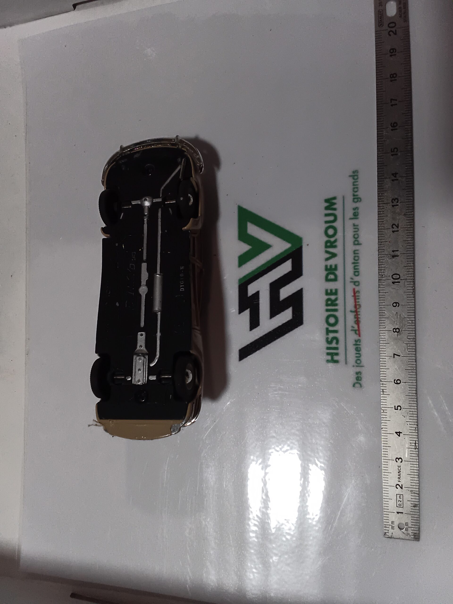 Matchbox Chrysler Town and Country 1/43 Dinky ( peinture qui s'effrite ) – Image 8