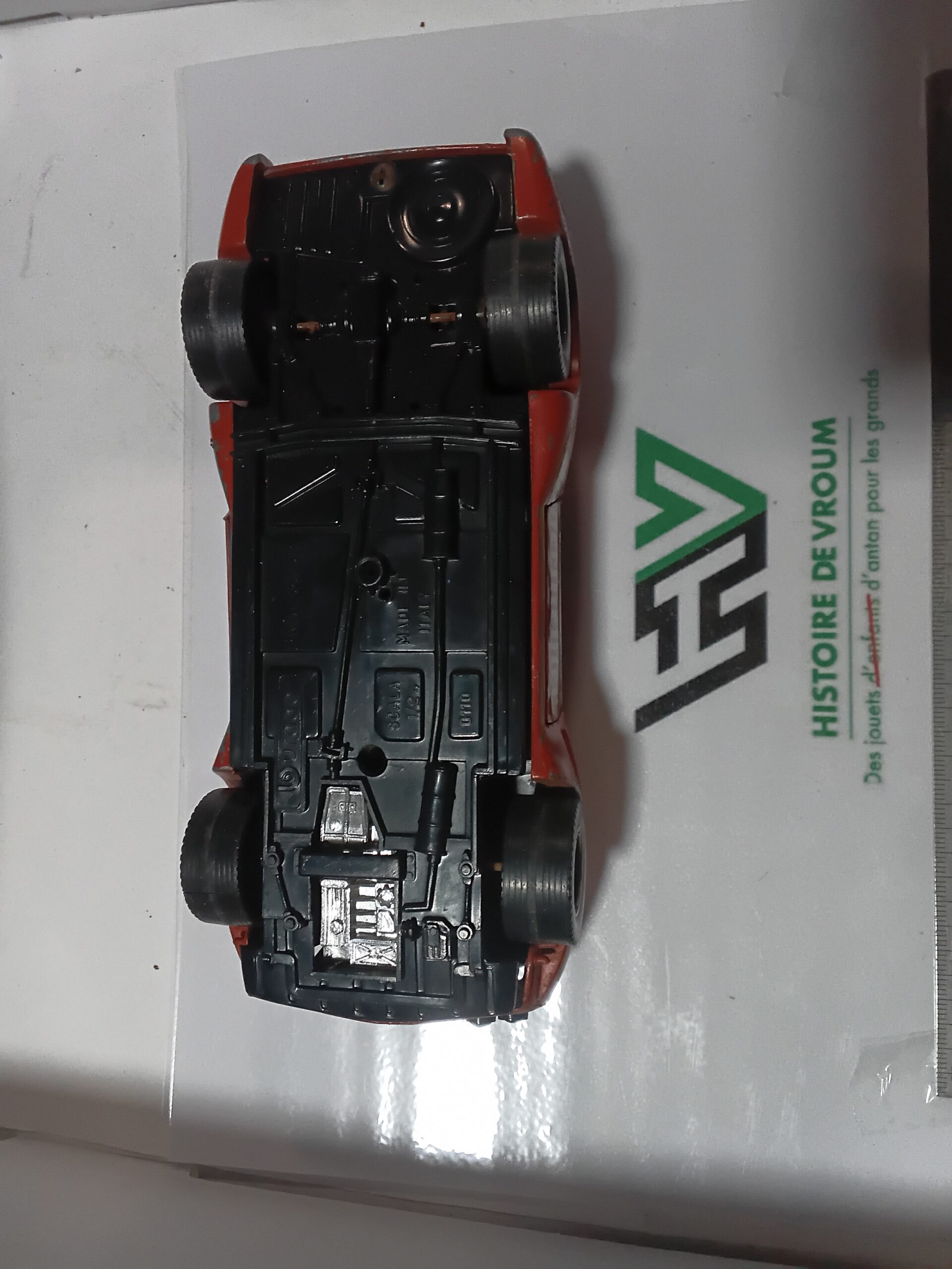 Rare BMW 3.0 CS - Bburago 1/24 - Made in Italy - À Restaurer Orange – Image 8