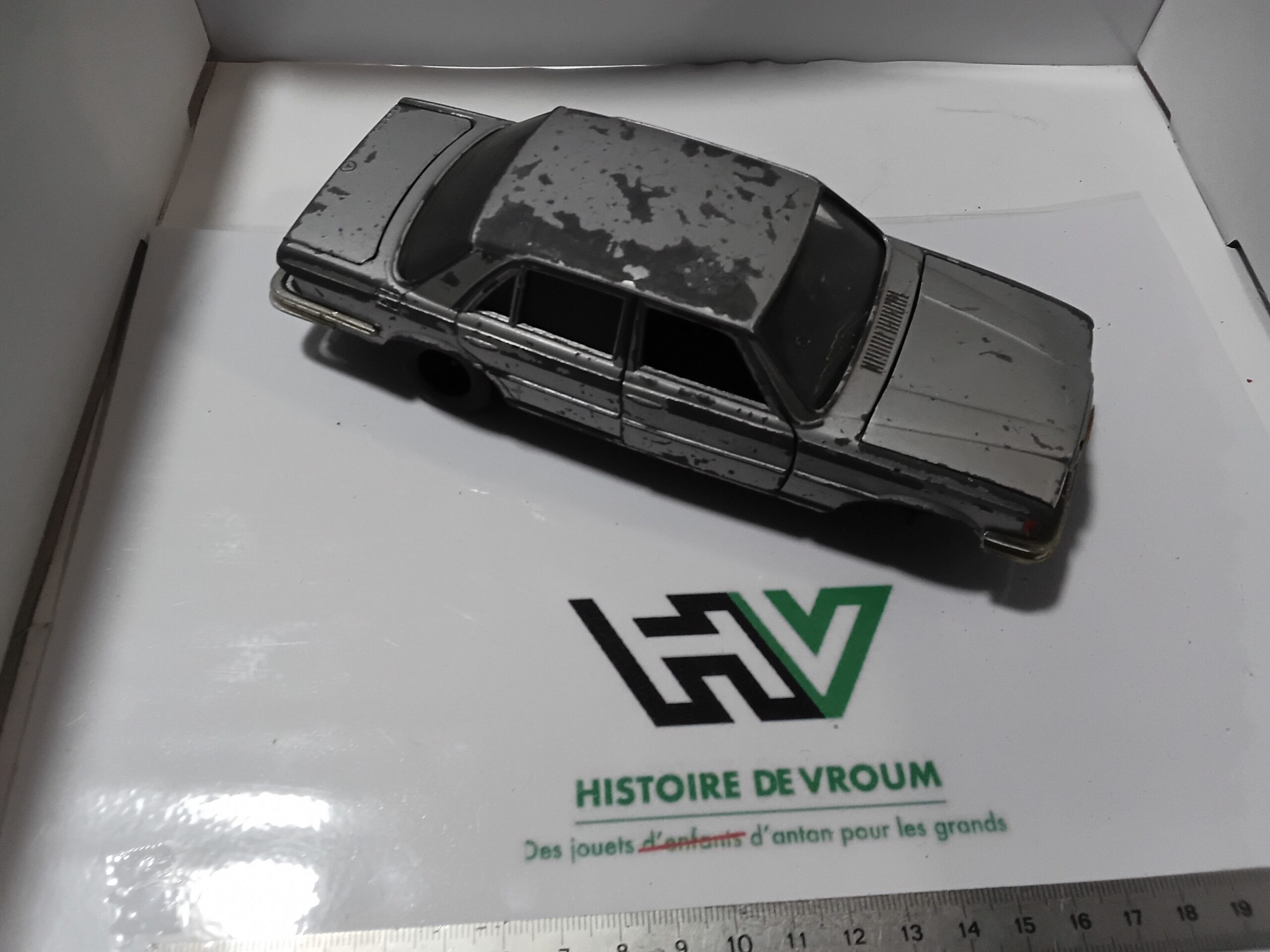 Mercedes 450 SEL Burago 1/24 Grise - A Restaurer – Image 6