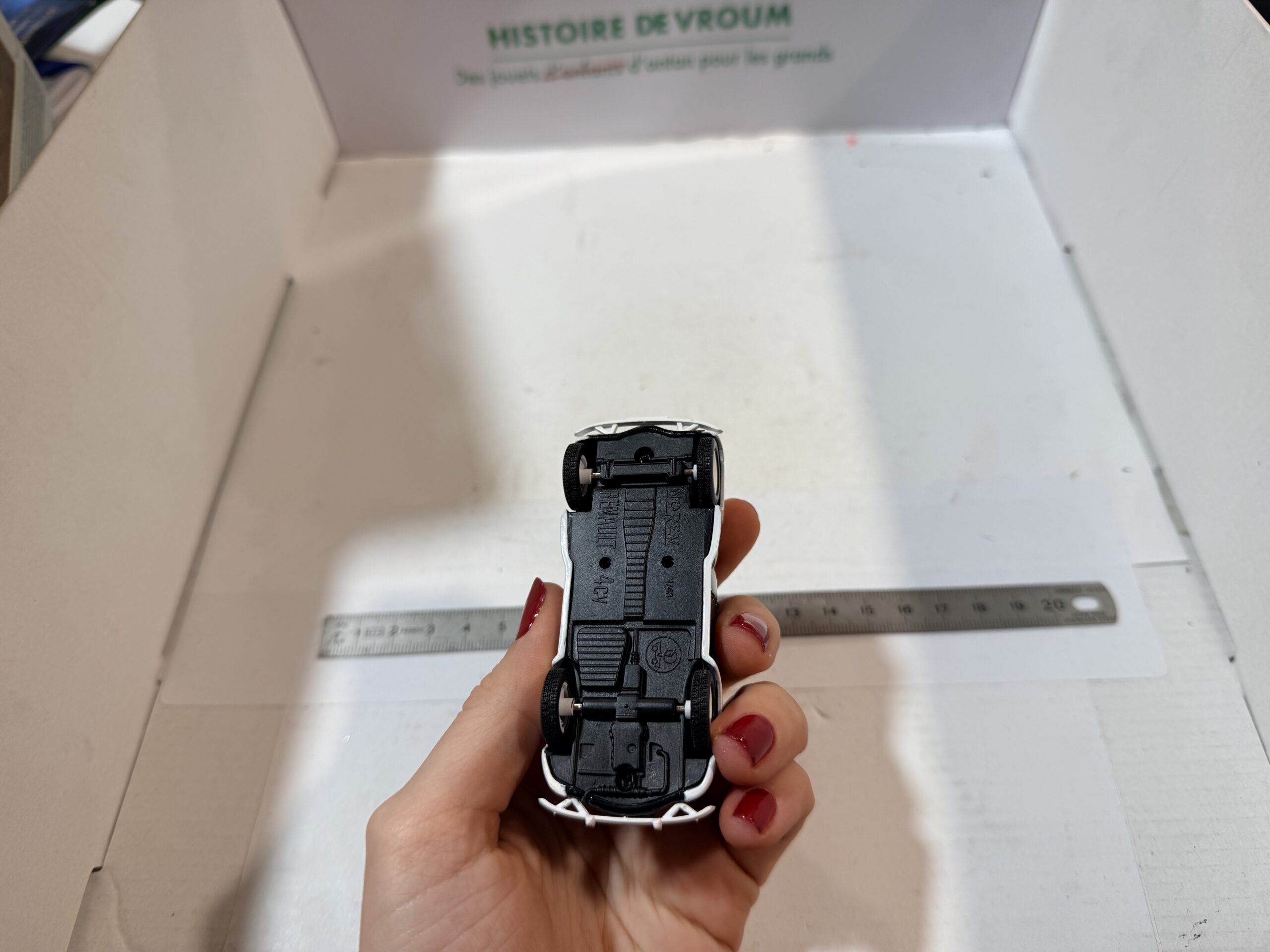 Renault 4CV Police 1947 Norev 1/43 – Image 8