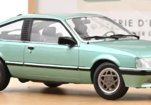 Opel Monza 2.5 E 1983 Vert Beryll métallisé 1/18