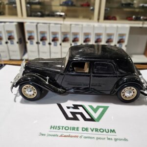 Citroën Traction Avant 15-Six (15 CV) - Bburago 1/24 - À restaurer