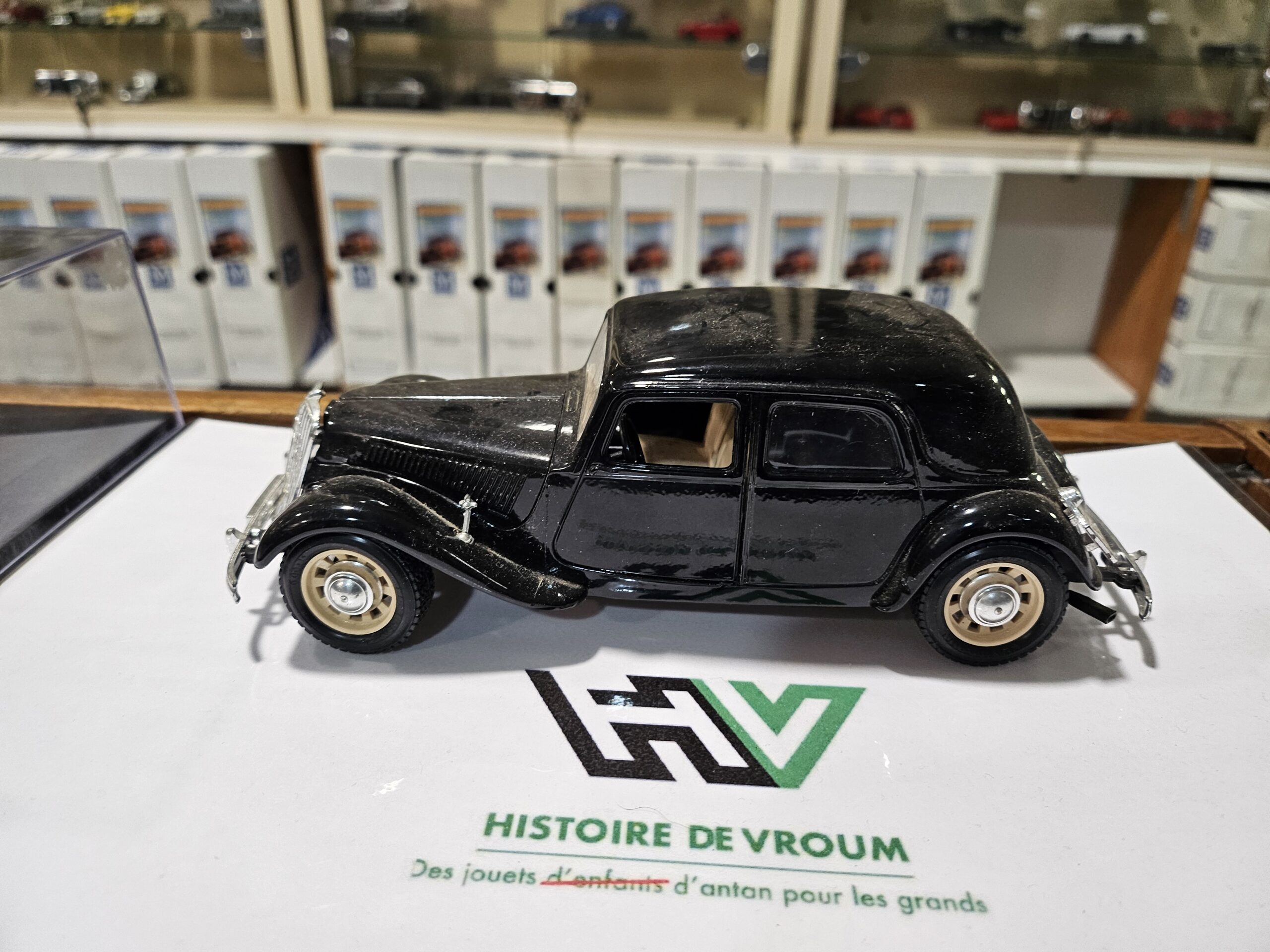 Citroën Traction Avant 15-Six (15 CV) - Bburago 1/24 - À restaurer