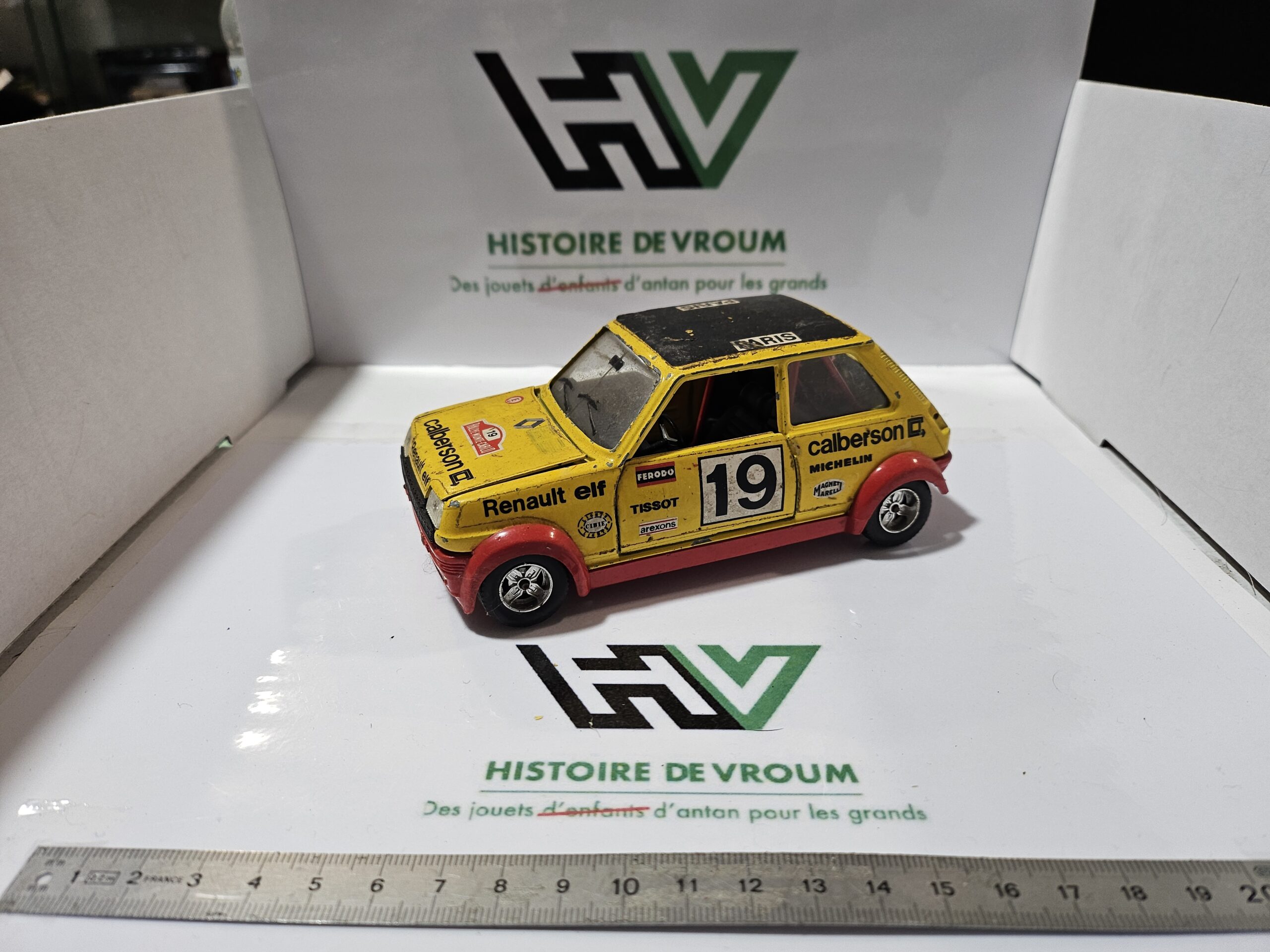 Renault 5 R5 Alpine Calberson 1/24 Bburago - Complète au niveau du train roulant - A restaurer