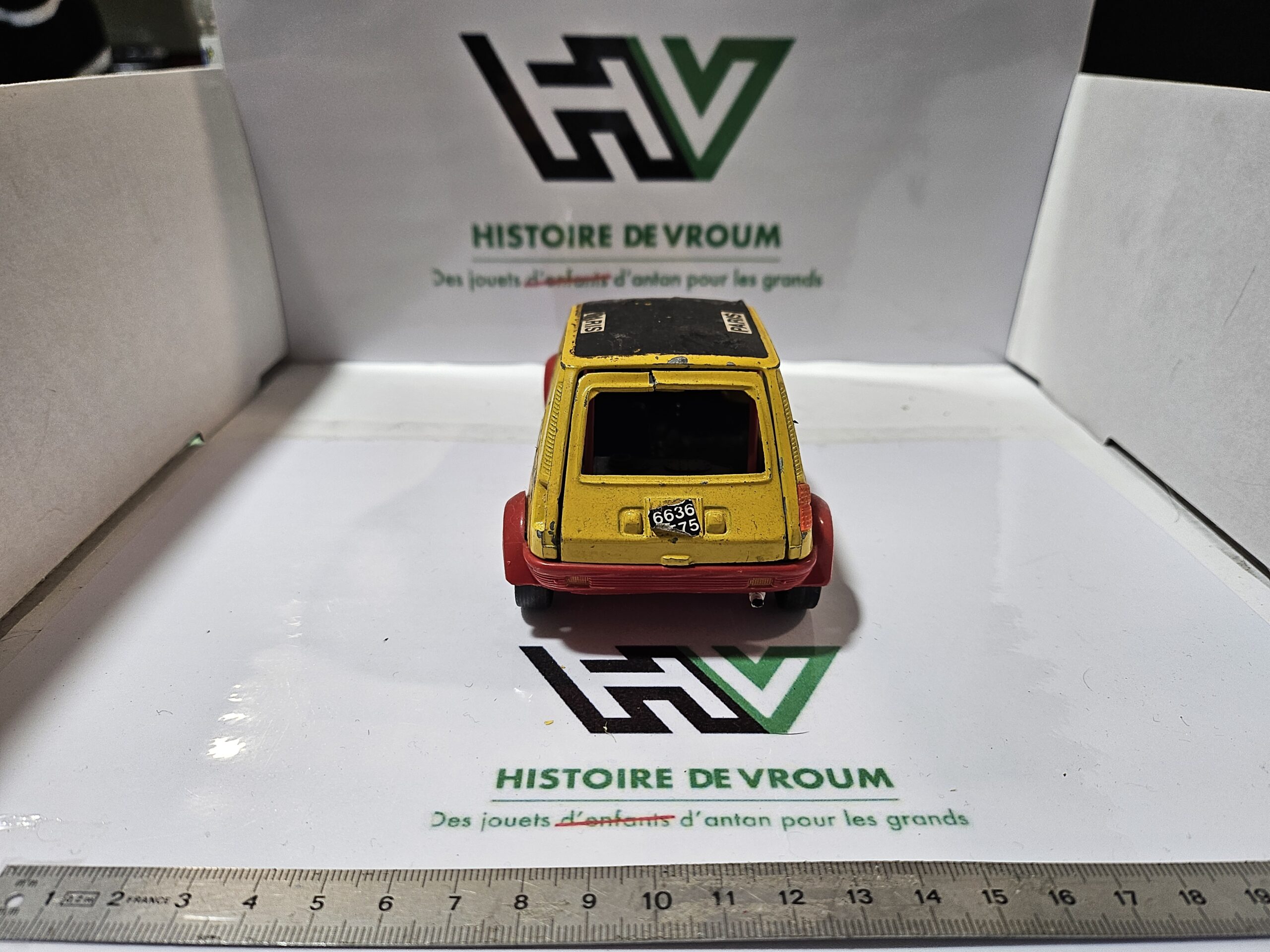 Renault 5 R5 Alpine Calberson 1/24 Bburago - Complète au niveau du train roulant - A restaurer – Image 7