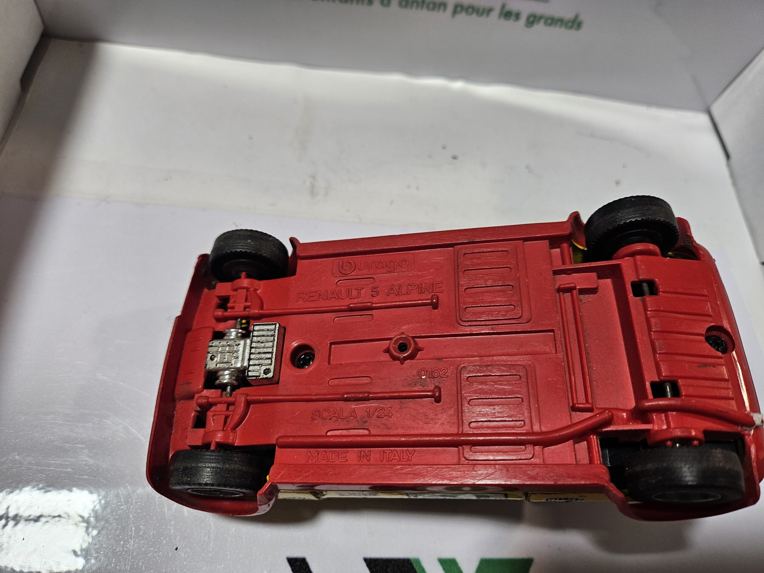 Renault 5 R5 Alpine Calberson 1/24 Bburago - Complète au niveau du train roulant - A restaurer – Image 9