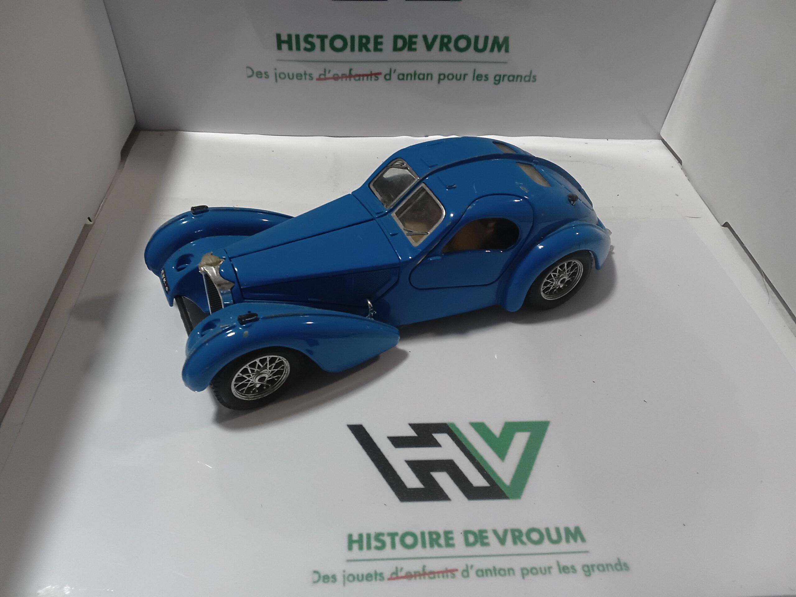 Bugatti Atlantic Bburago 1/24 - Made in Italy - 1936 Bleu à restaurer – Image 2