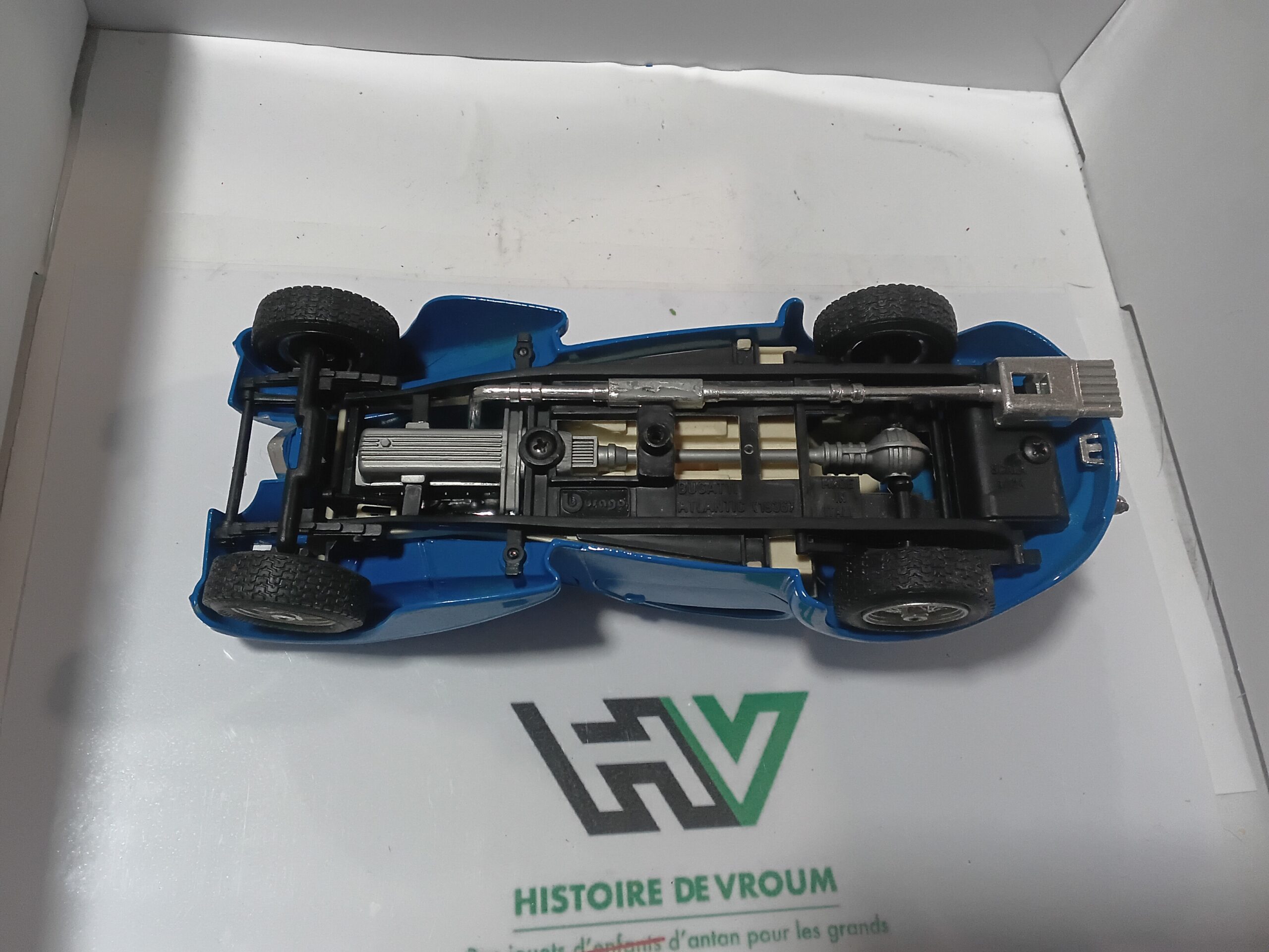 Bugatti Atlantic Bburago 1/24 - Made in Italy - 1936 Bleu à restaurer – Image 3