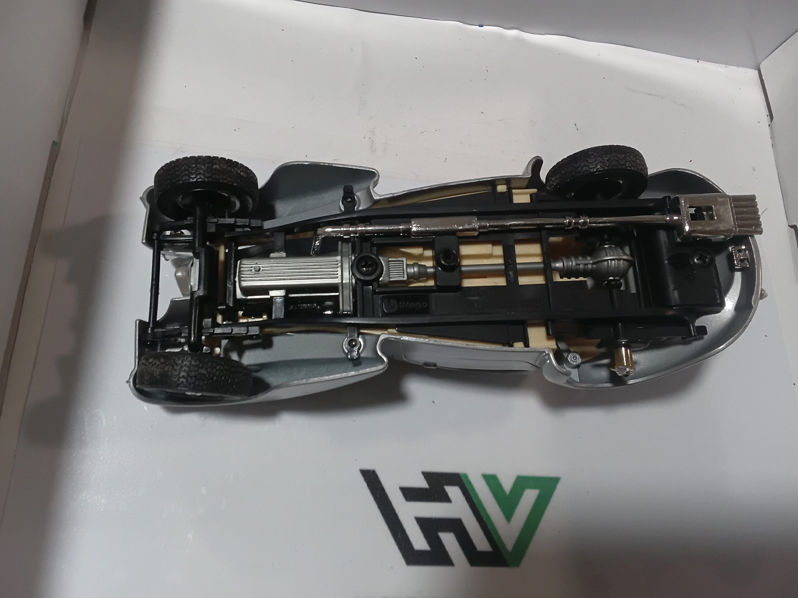 Bugatti Atlantic Bburago 1/24 - Made in Italy - 1936 Grise - Manque 1 roue - a restaurer – Image 4