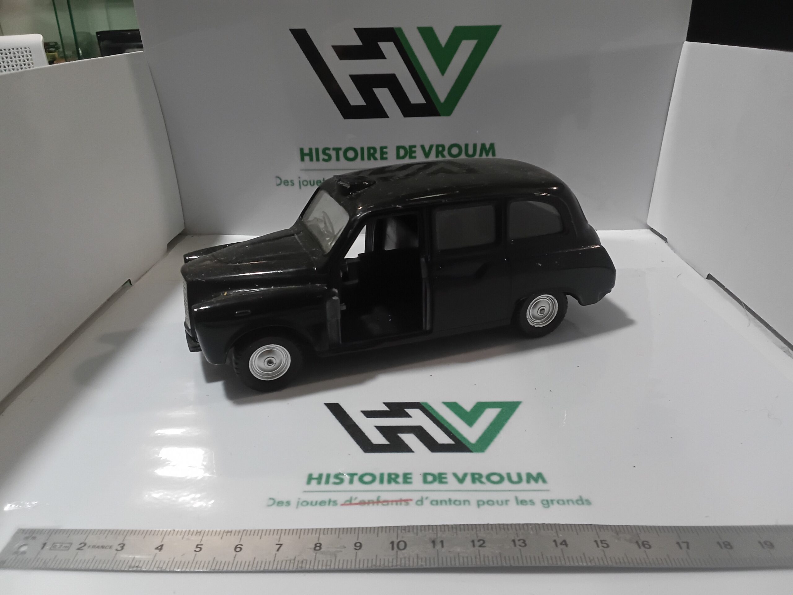 Austin London Taxi Polistil S711 1/25 - Vintage Italie - Epave Noire - A Restaurer