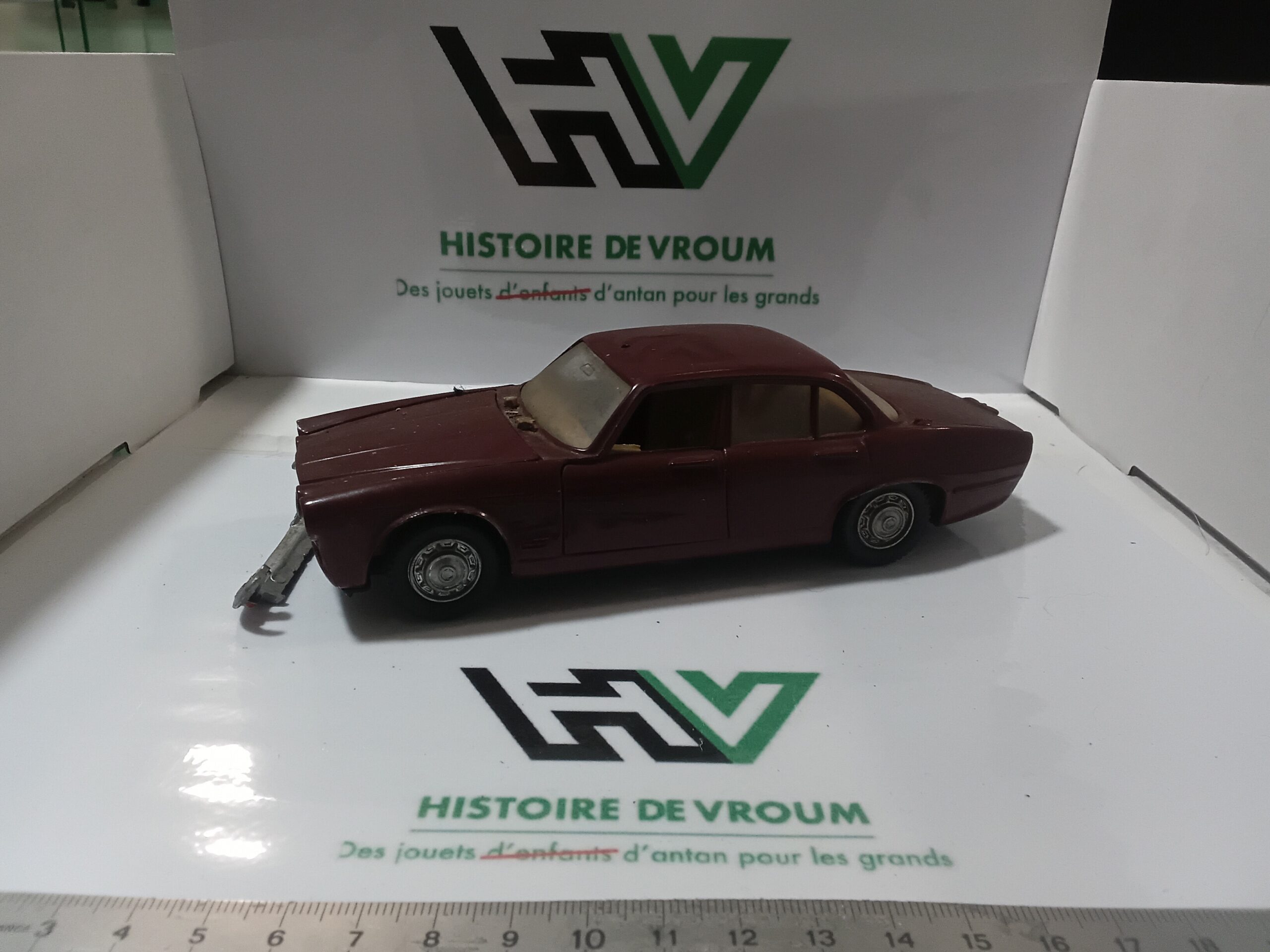 Jaguar XJ 42 Saloon 1/24 - Made In Italy - A Restaurer