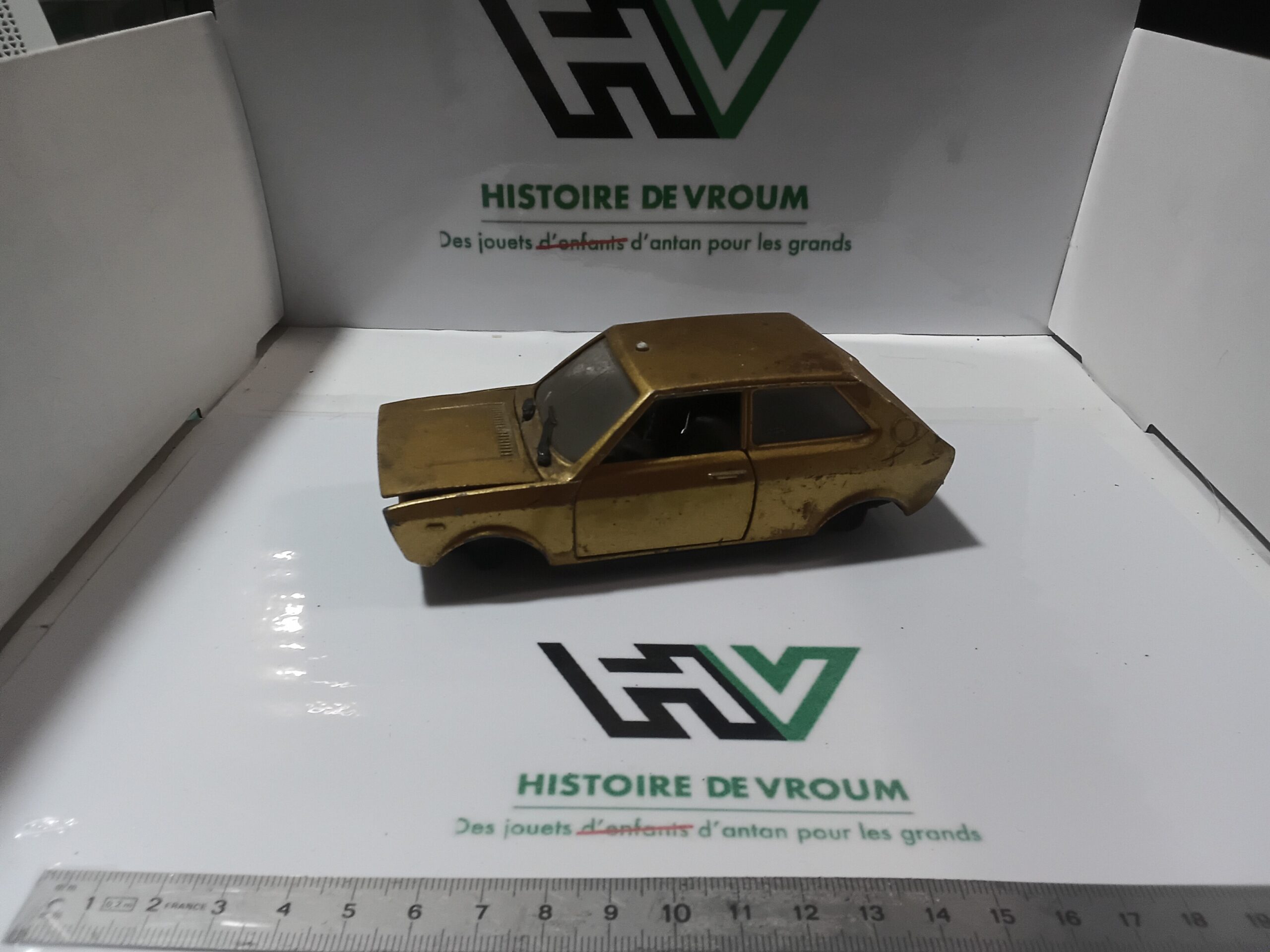 VW Polo Polistil 1/24 - Doré - Epave A Restaurer